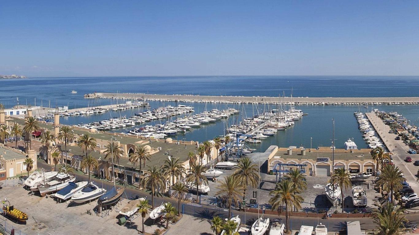 Junto A Puerto Fuengirola