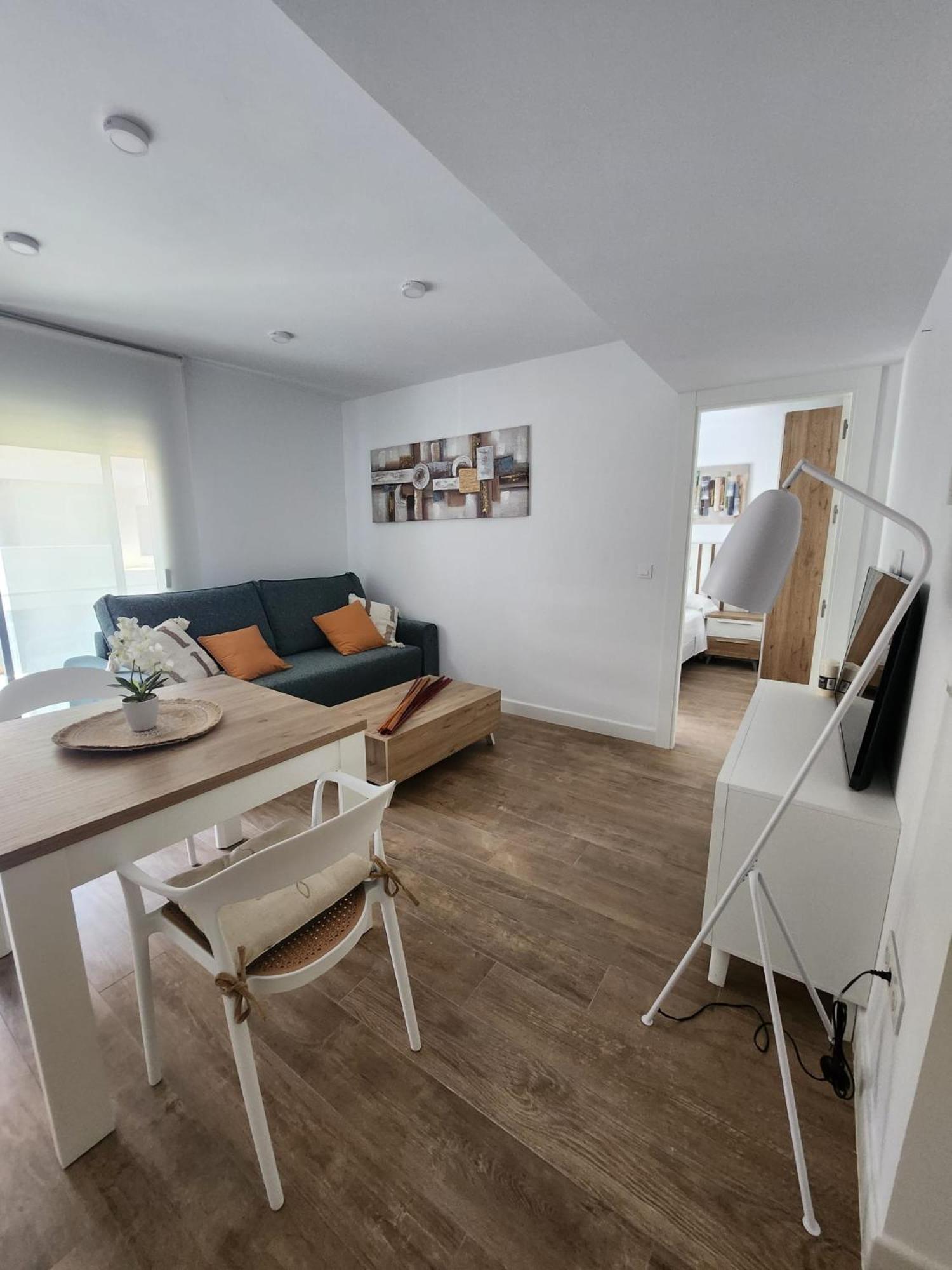 Novamar Apartamentos, Independientes Con Terraza, Dos Dormitorios, Salon Y Cocina Independiente, Ubicados En Centro De Y A La Playa, Wifi De Alta Velocidad Fuengirola