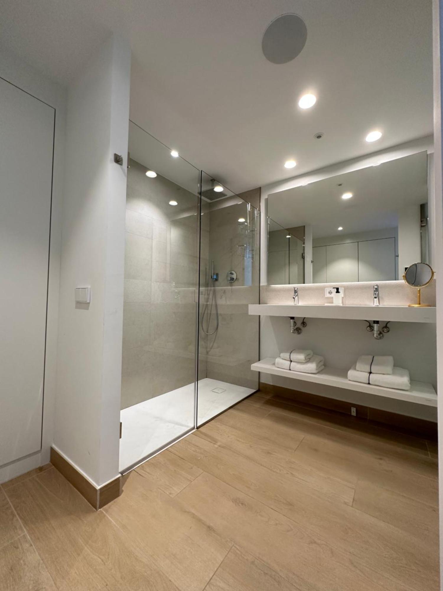 Huoneisto Luxurious Flat With Garden, Private Jacuzzi, Bbq Fuengirola