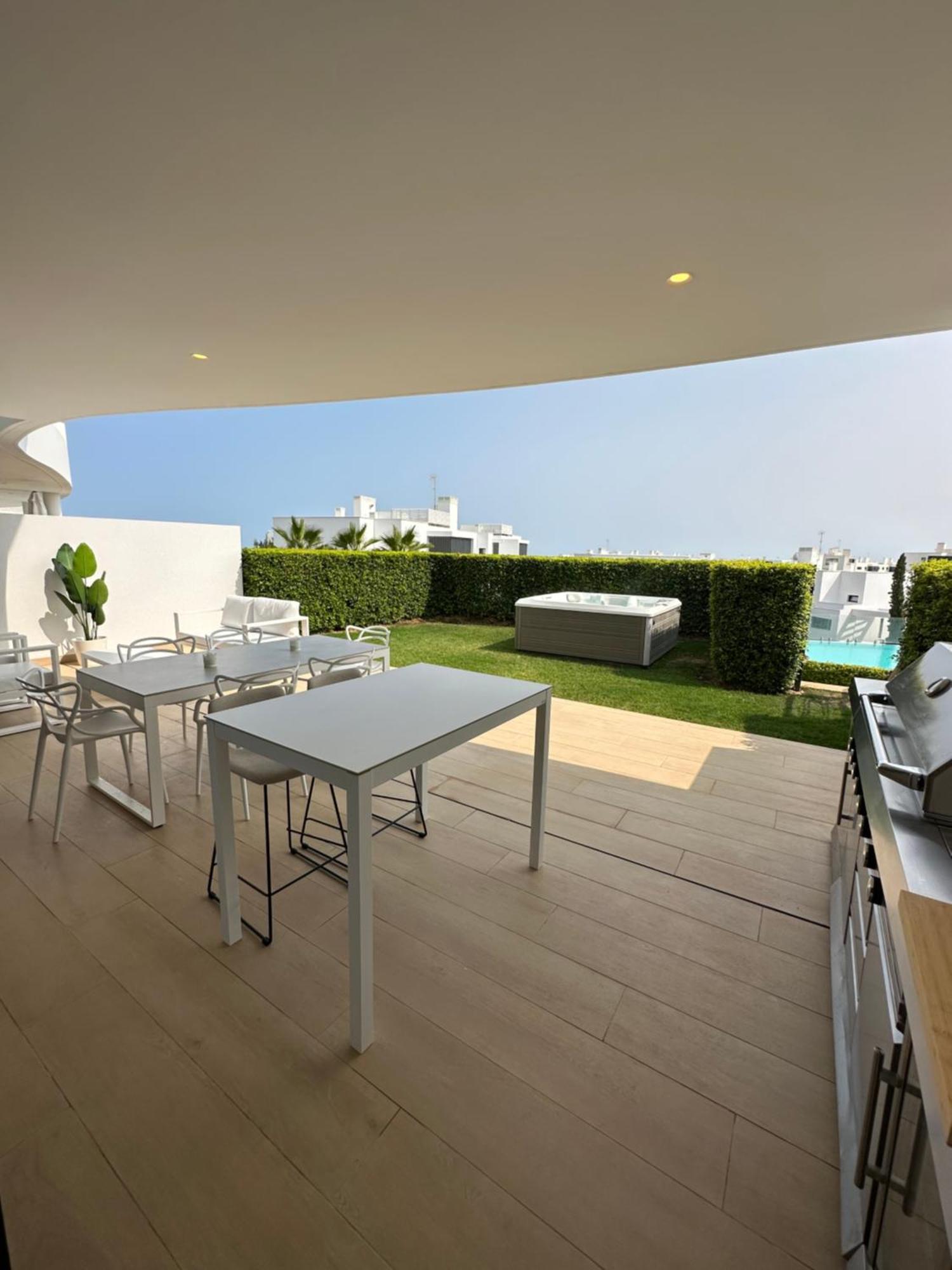 Luxurious Flat With Garden, Private Jacuzzi, Bbq