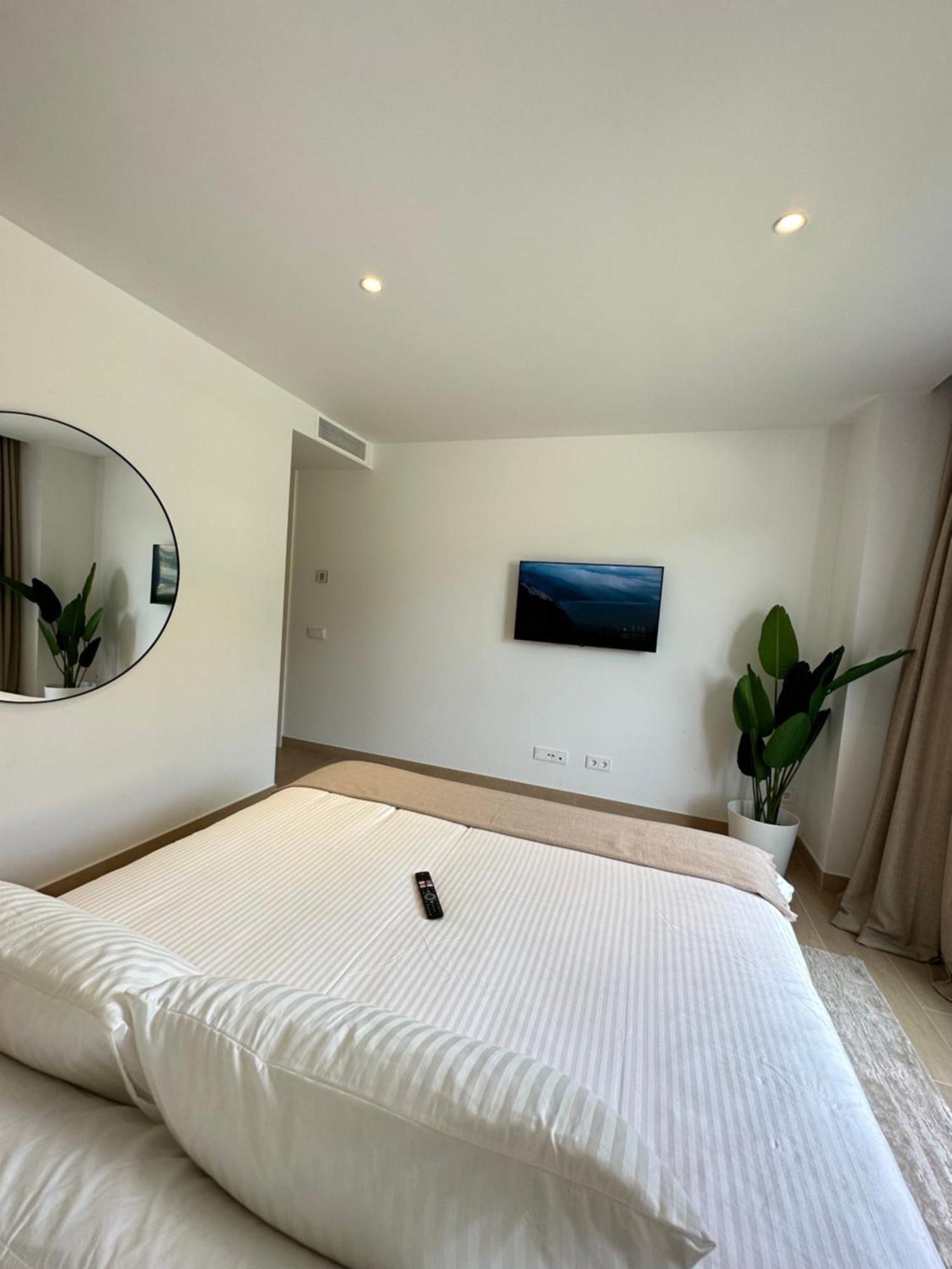 Luxurious Flat With Garden, Private Jacuzzi, Bbq Huoneisto *