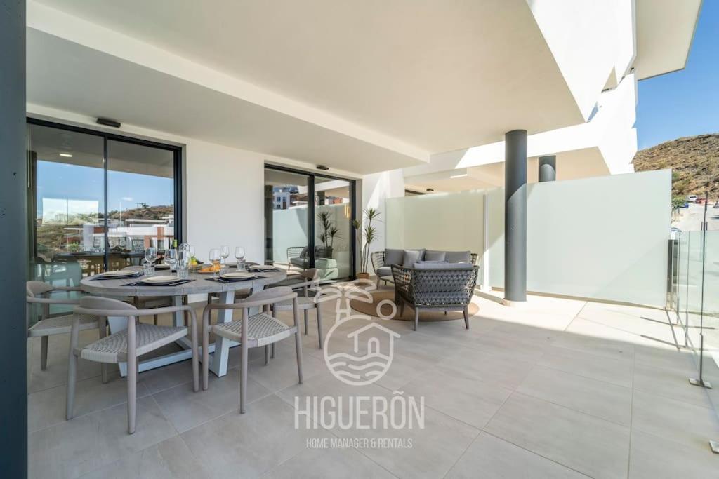Higueronrentals Sea Breeze Apartment *