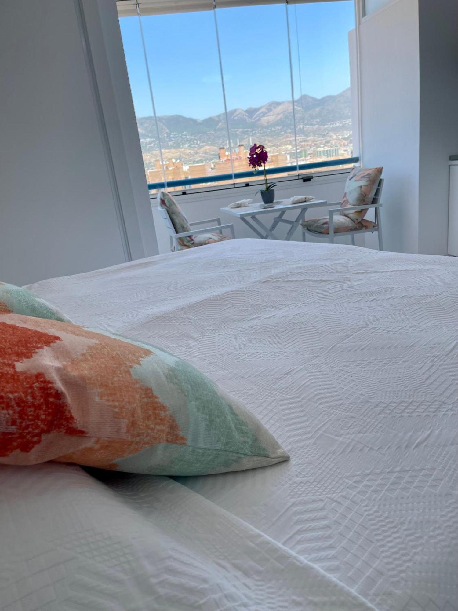 Sunny Beachside Retreat With Mountain And Sea Views Fuengirola