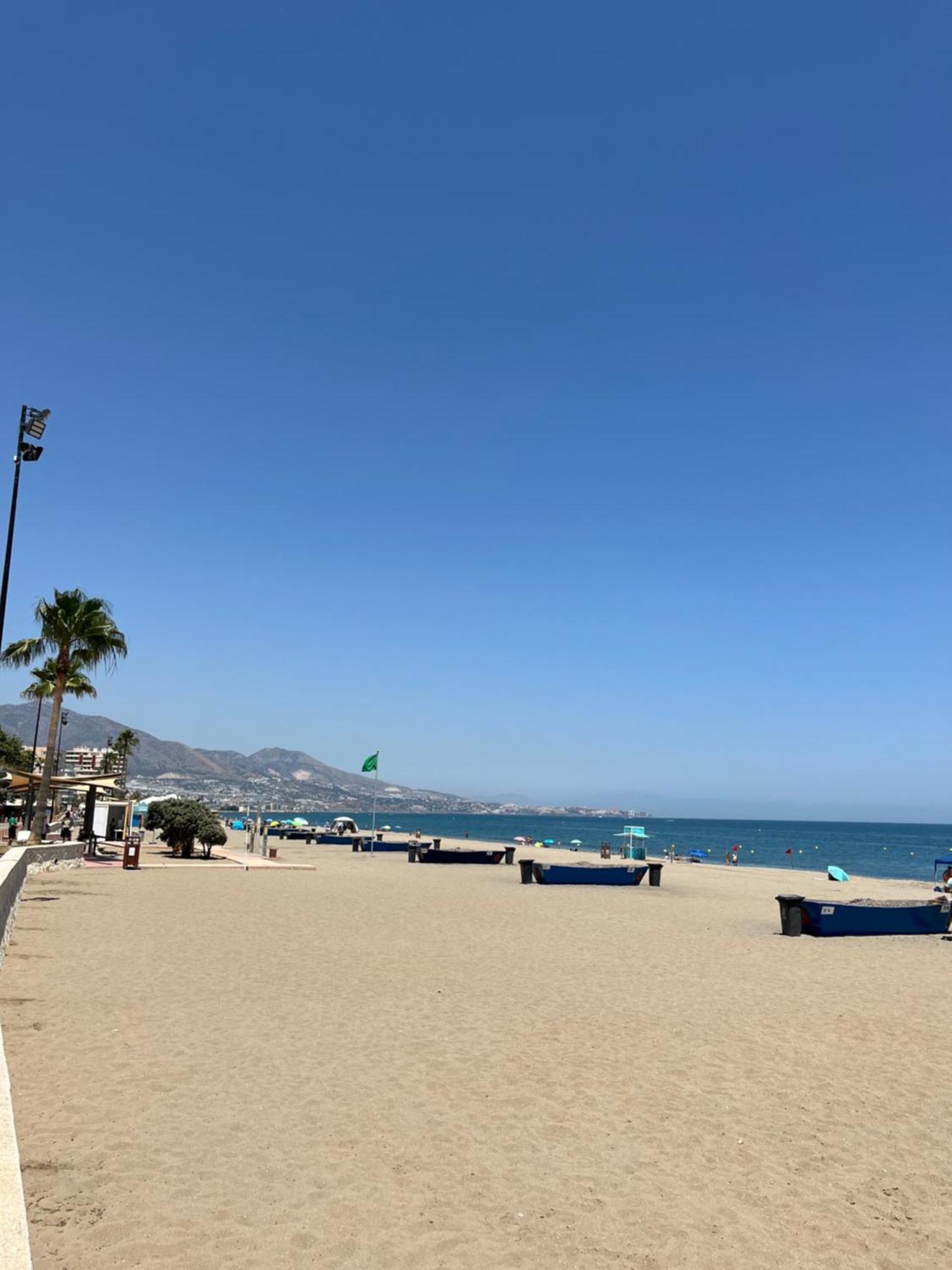 Atico Con Vistas Al Mar Y Con Piscina Frente A Castillo Sohail Apartamento