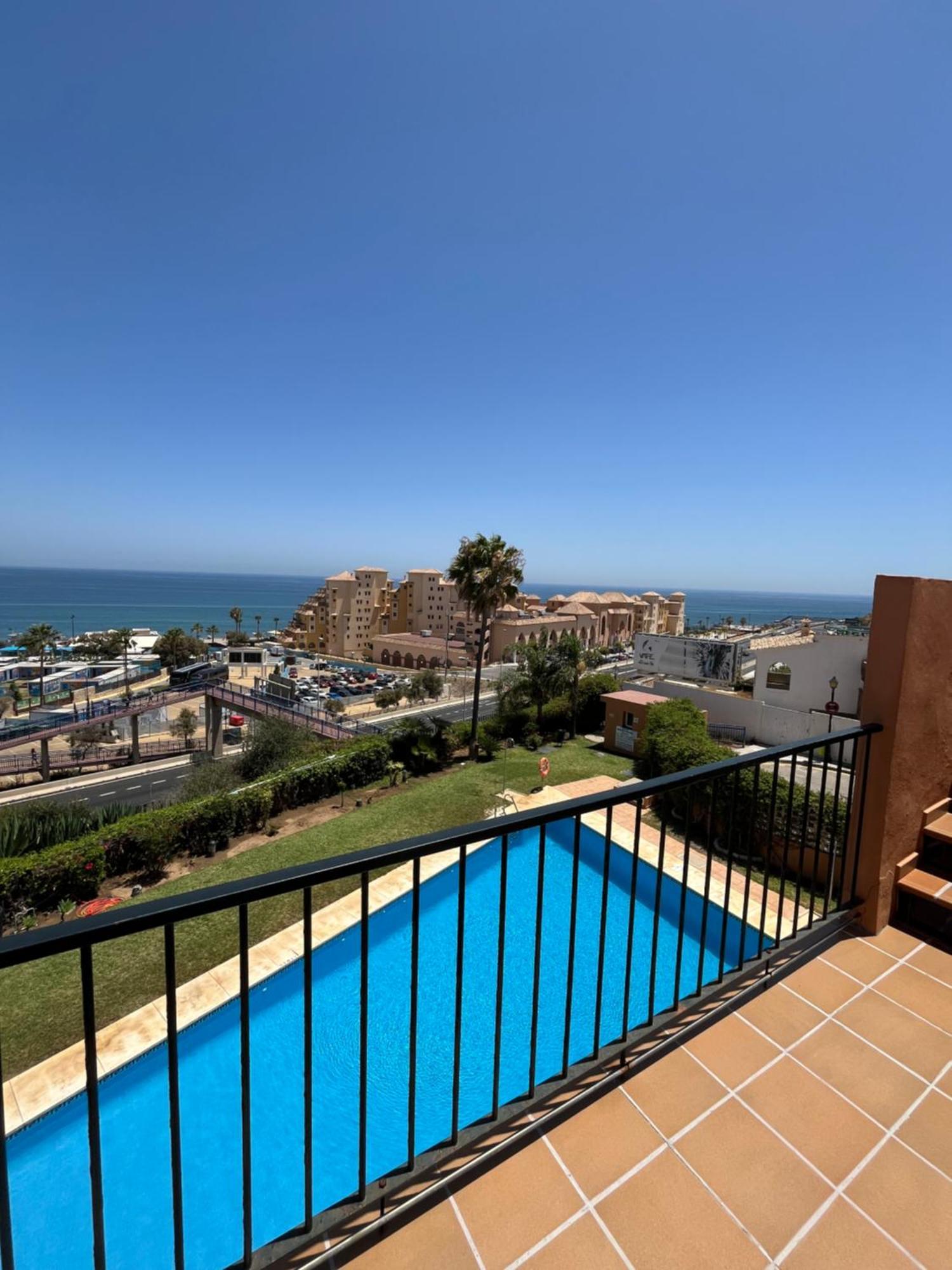 Atico Con Vistas Al Mar Y Con Piscina Frente A Castillo Sohail Apartamento Fuengirola