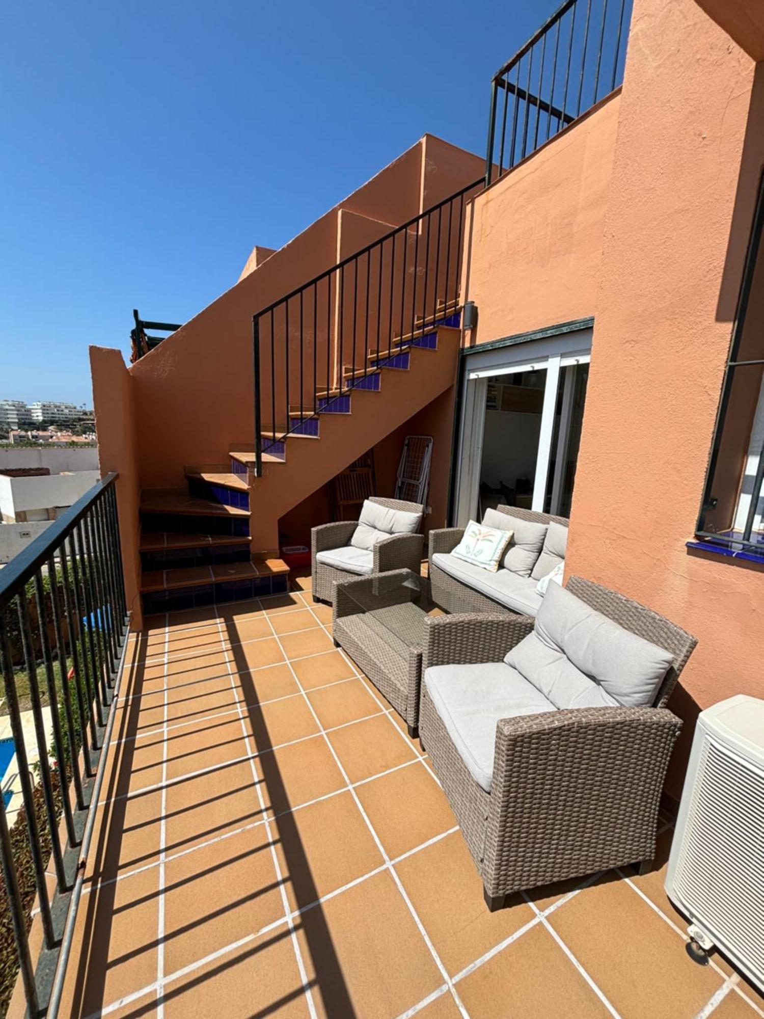 Atico Con Vistas Al Mar Y Con Piscina Frente A Castillo Sohail Apartamento *