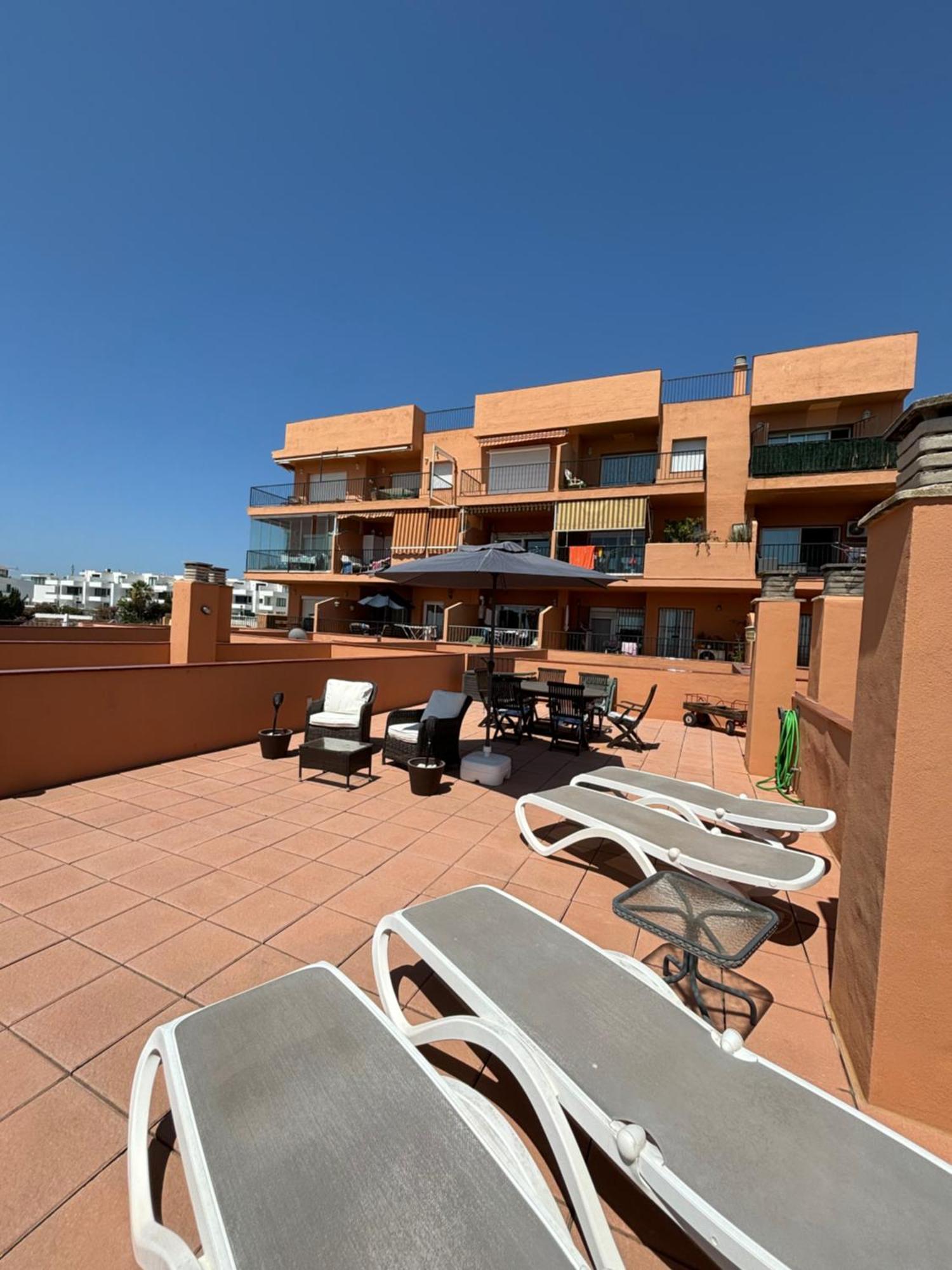Atico Con Vistas Al Mar Y Con Piscina Frente A Castillo Sohail *