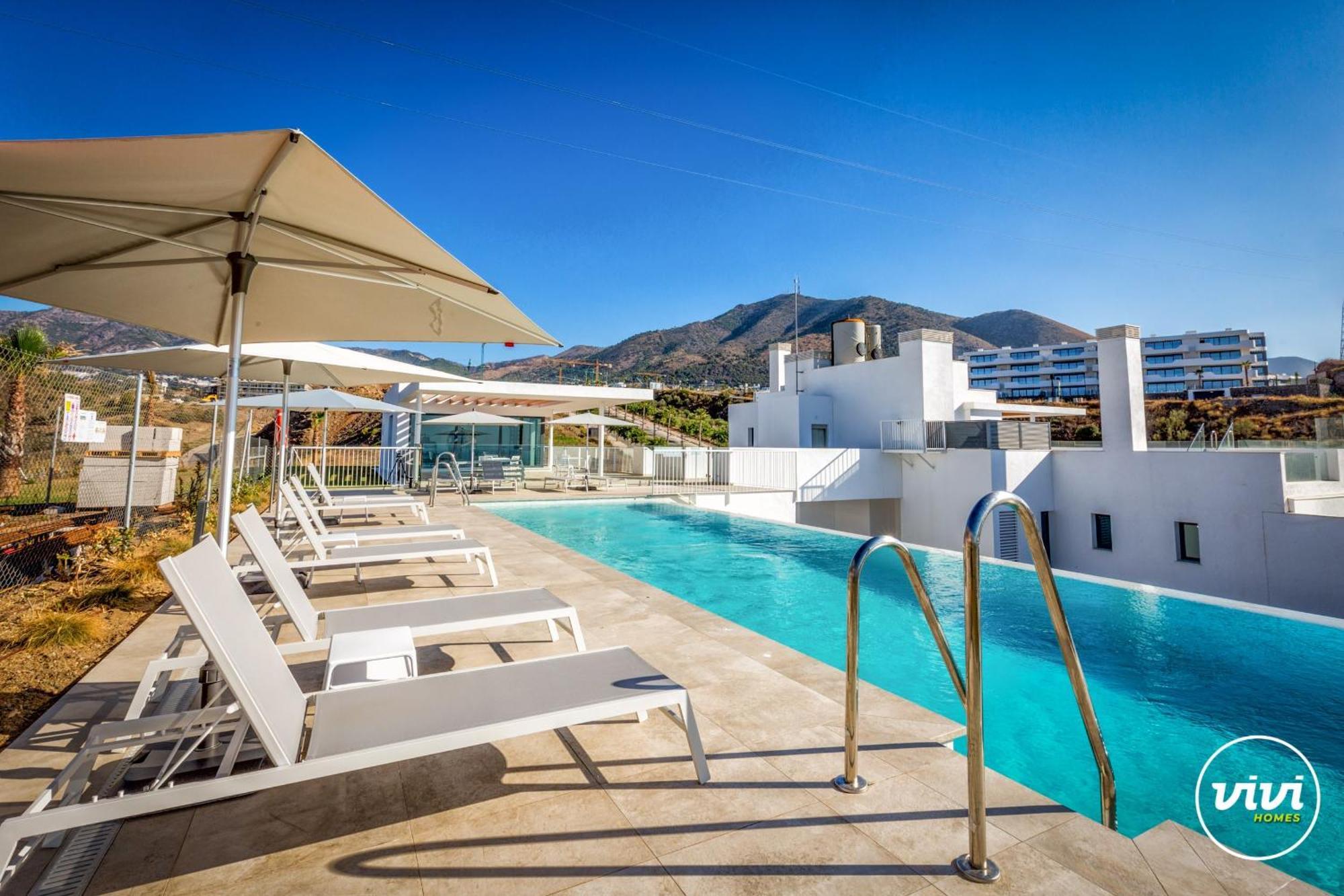Vivi Homes - Diamond Pool, Gym, Terrace & Sea View Apartment