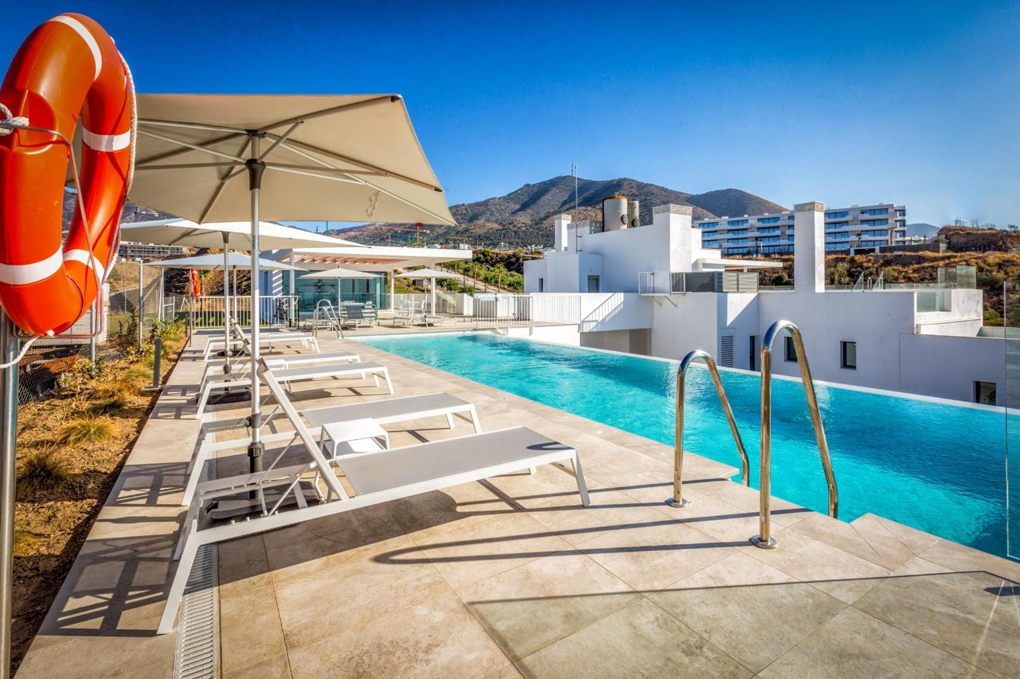 Vivi Homes - Sunny Views Wellness, Gym, Pool & Sea View Apartment Fuengirola