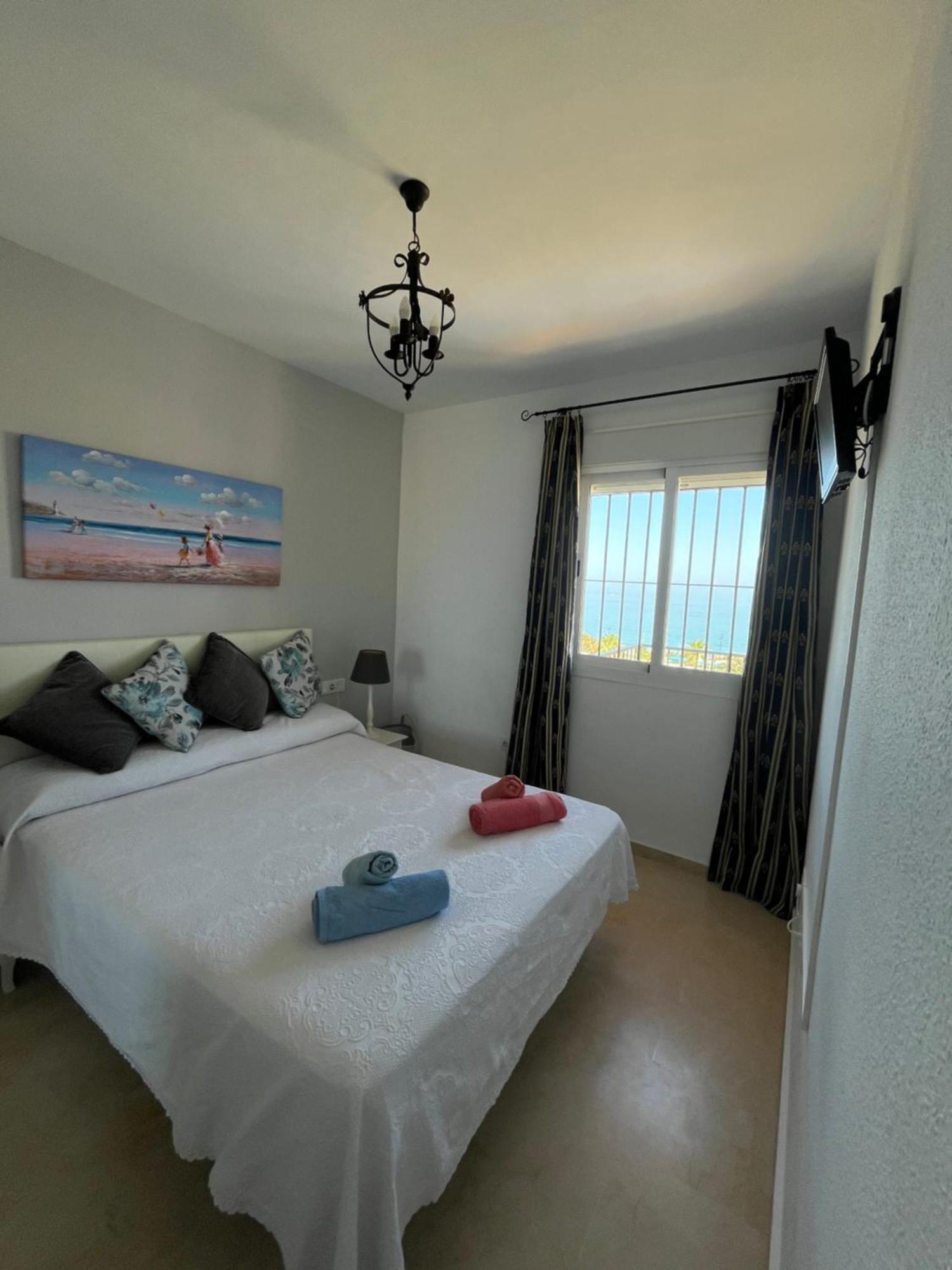 Atico Con Vistas Al Mar Y Con Piscina Frente A Castillo Sohail Apartment Fuengirola