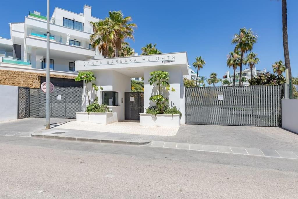 Huoneisto Private Pool Luxury Santa Barbara Heights Rdr405
