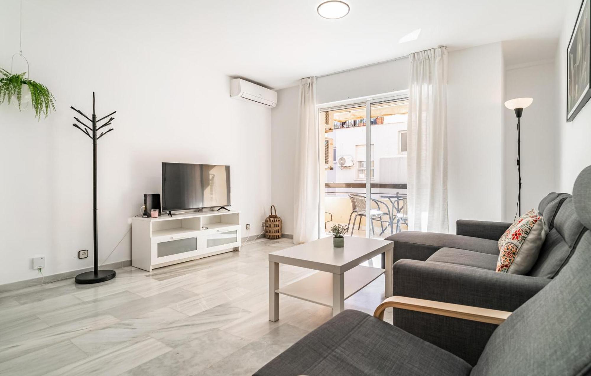 2 Bedroom Lovely In Apartamento Fuengirola
