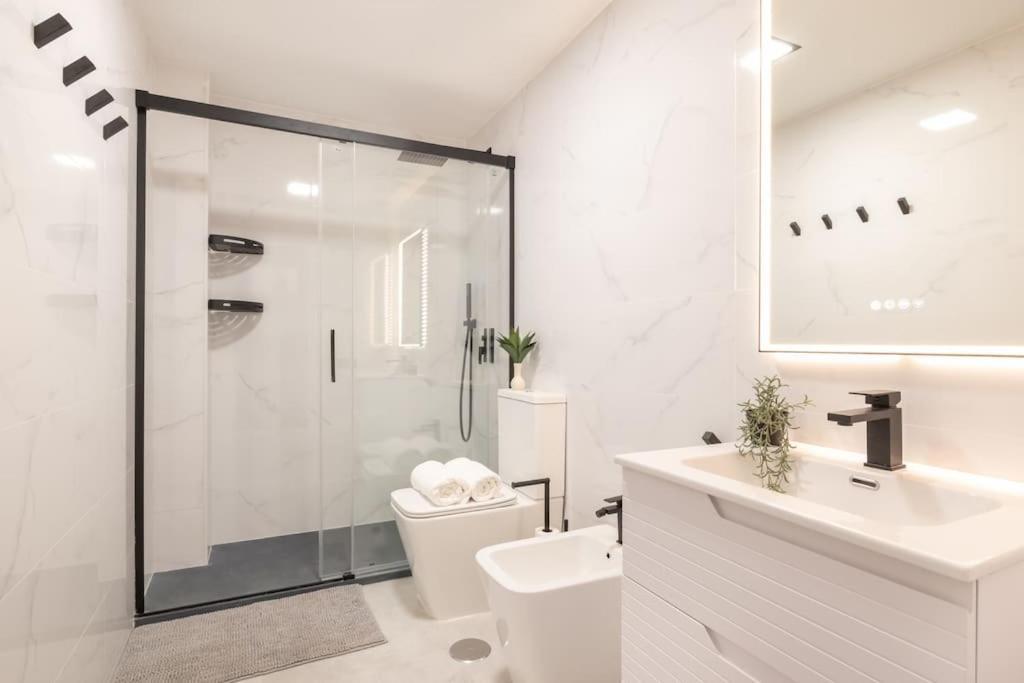 Beautiful 2br - 20 Meters From - In Center Huoneisto Fuengirola