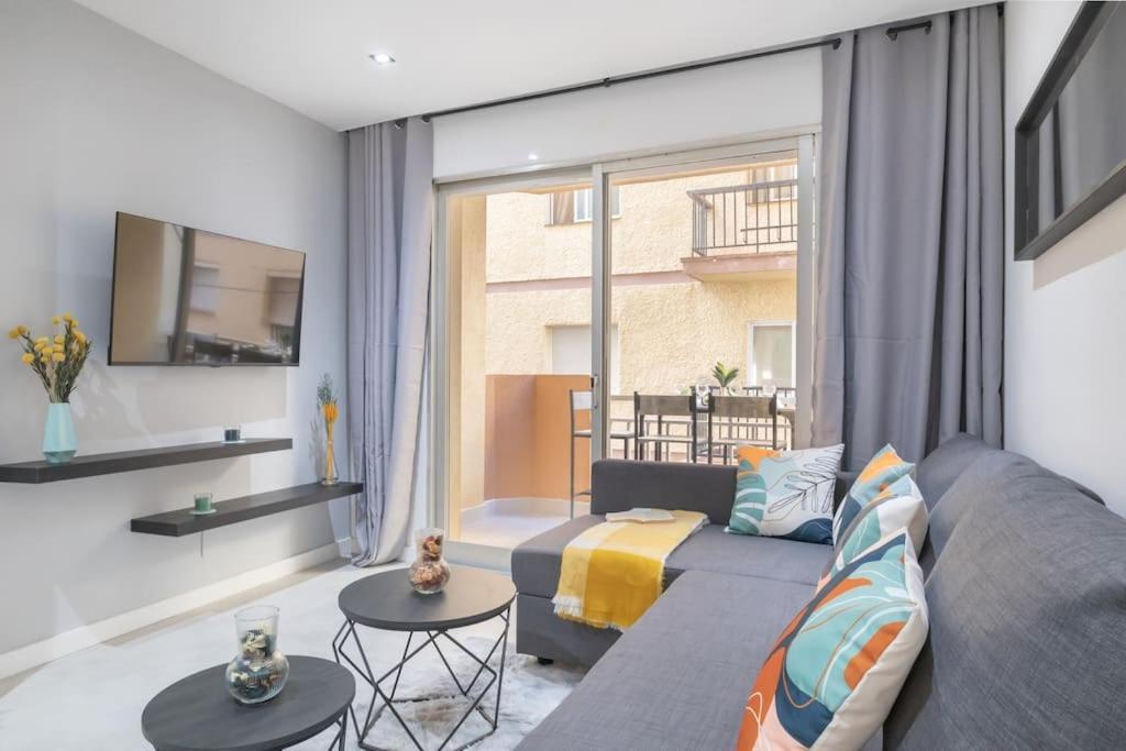 Huoneisto Beautiful 2br - 20 Meters From - In Center