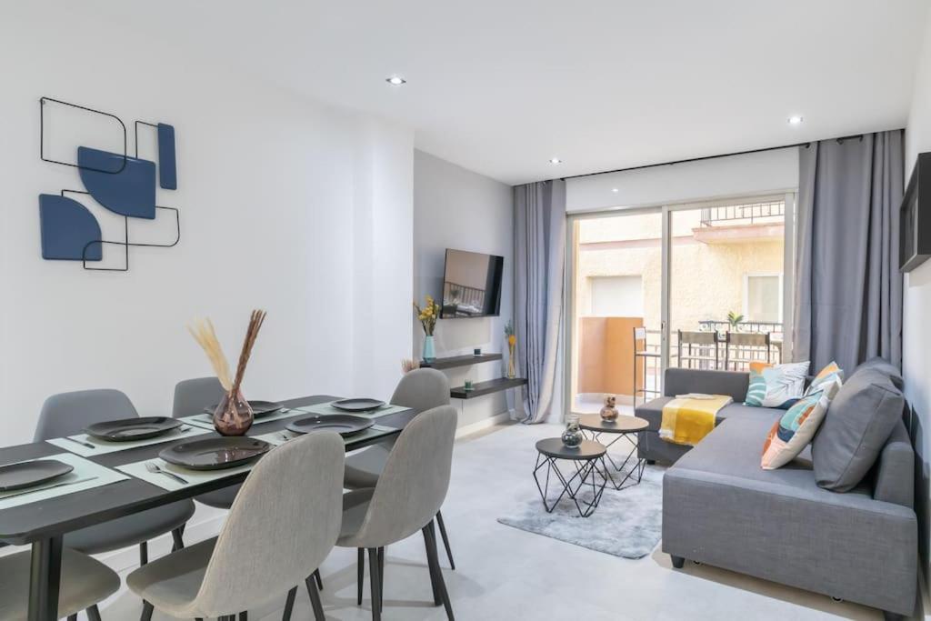 Beautiful 2br - 20 Meters From - In Center Huoneisto Fuengirola