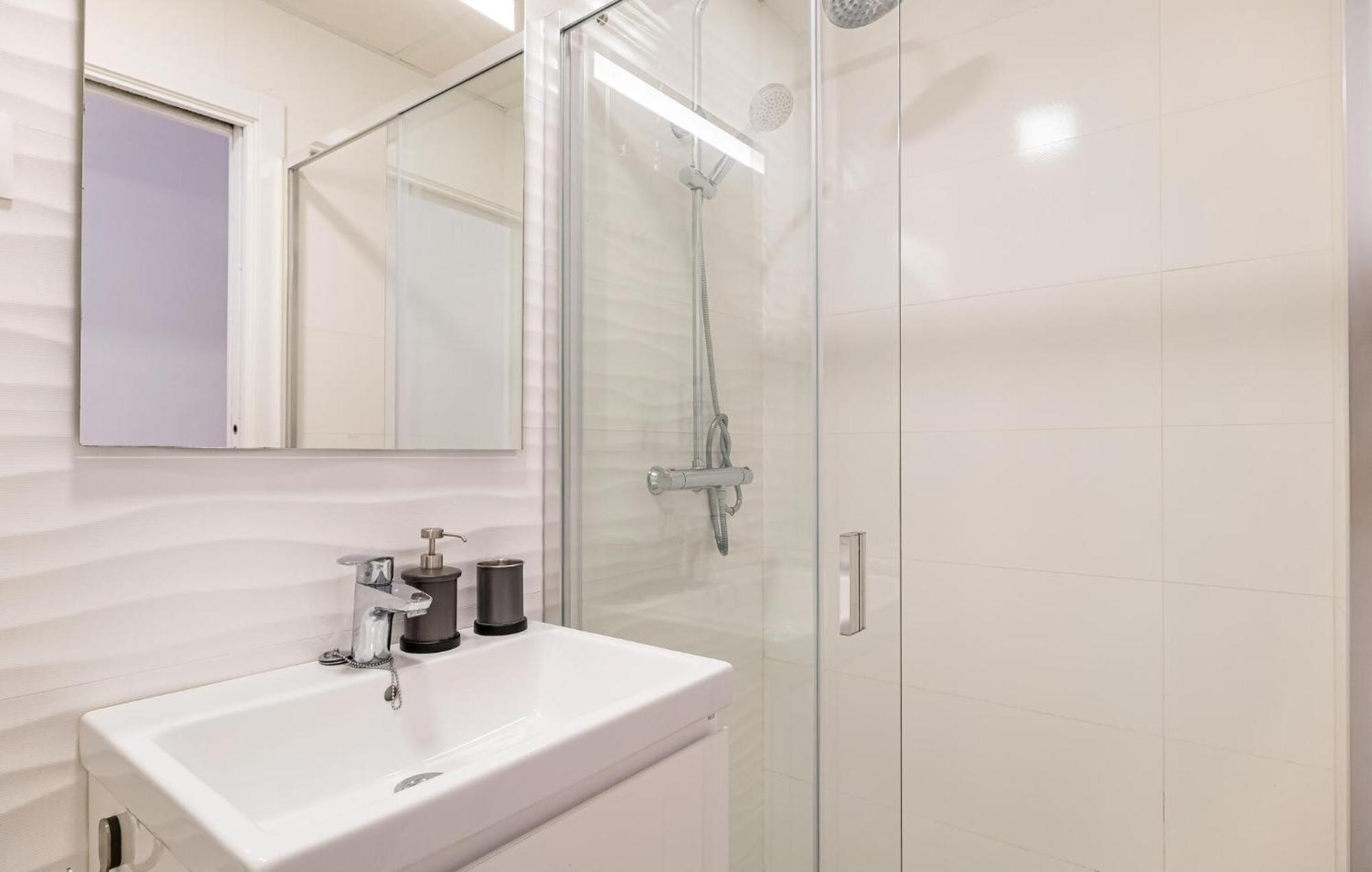 2 Bedroom Amazing In Apartment