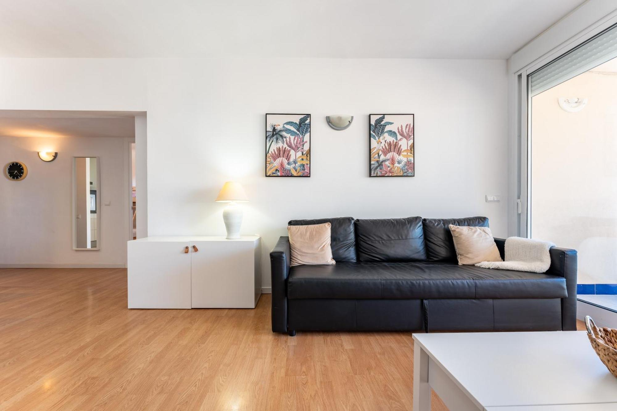 2 Bed 1 Bath Very Bright Apartment Fuengirola