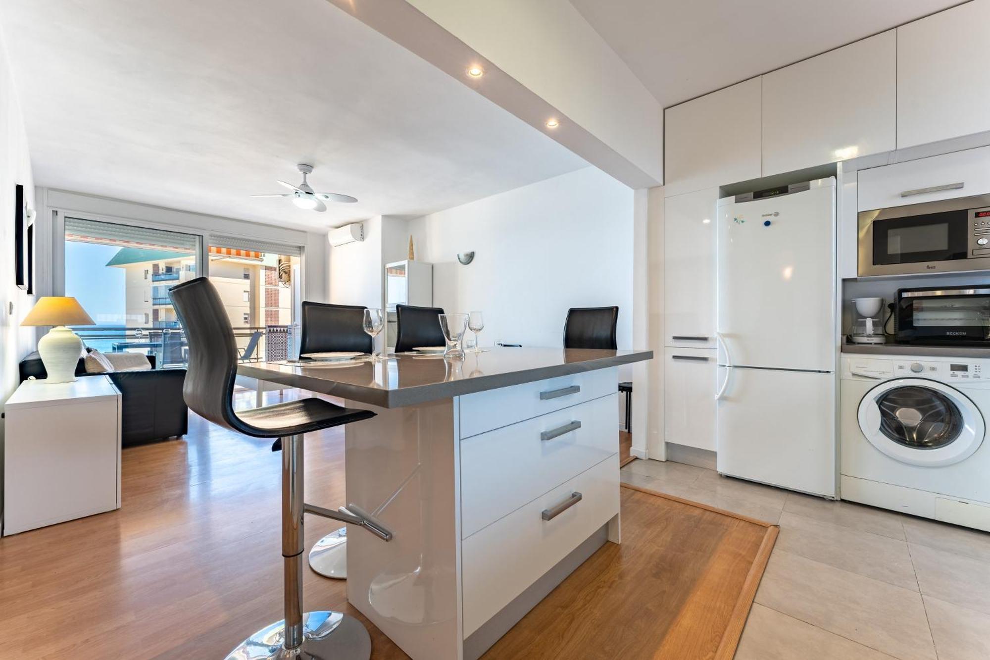 2 Bed 1 Bath Very Bright Apartment Fuengirola