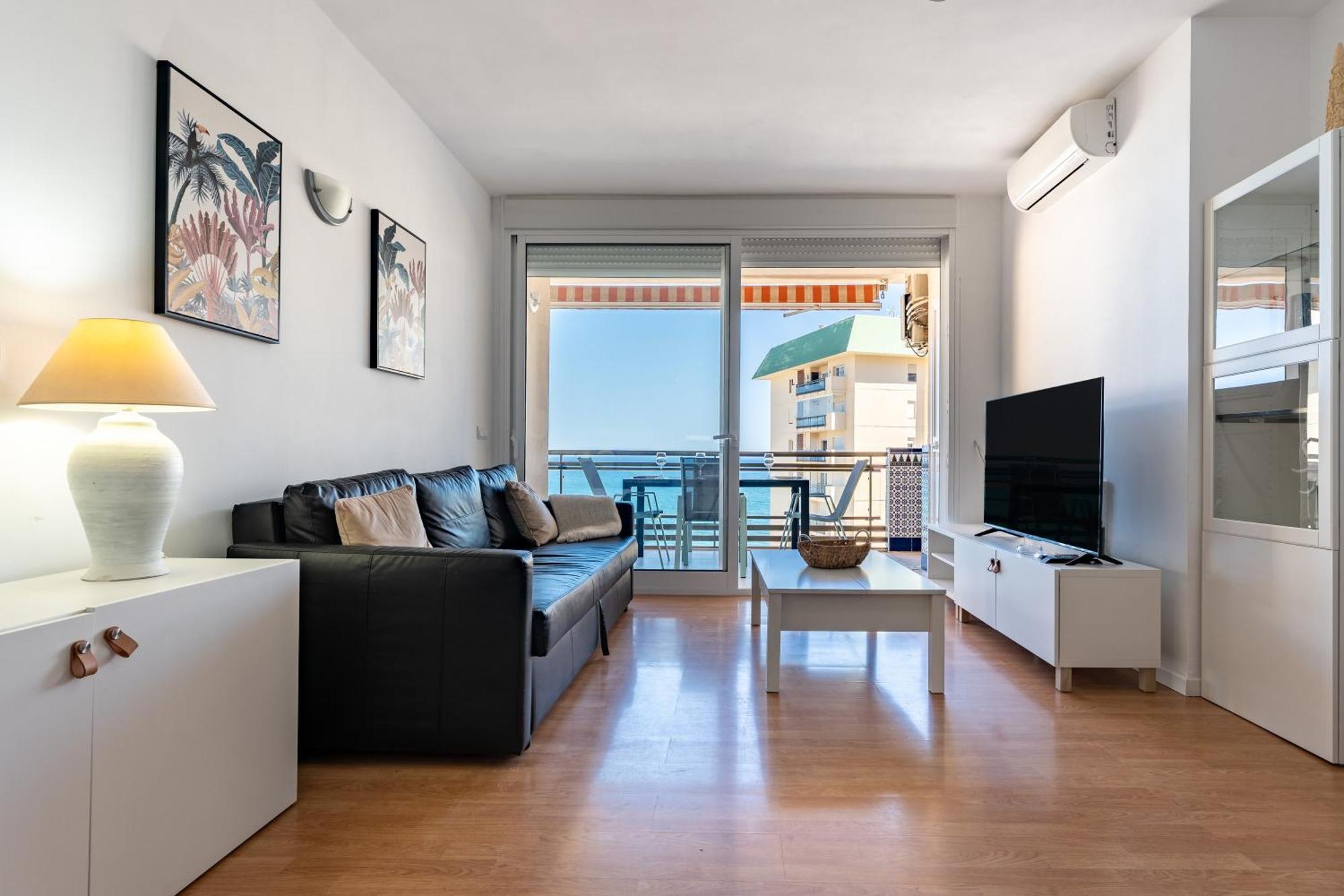 2 Bed 1 Bath Very Bright Apartment Fuengirola