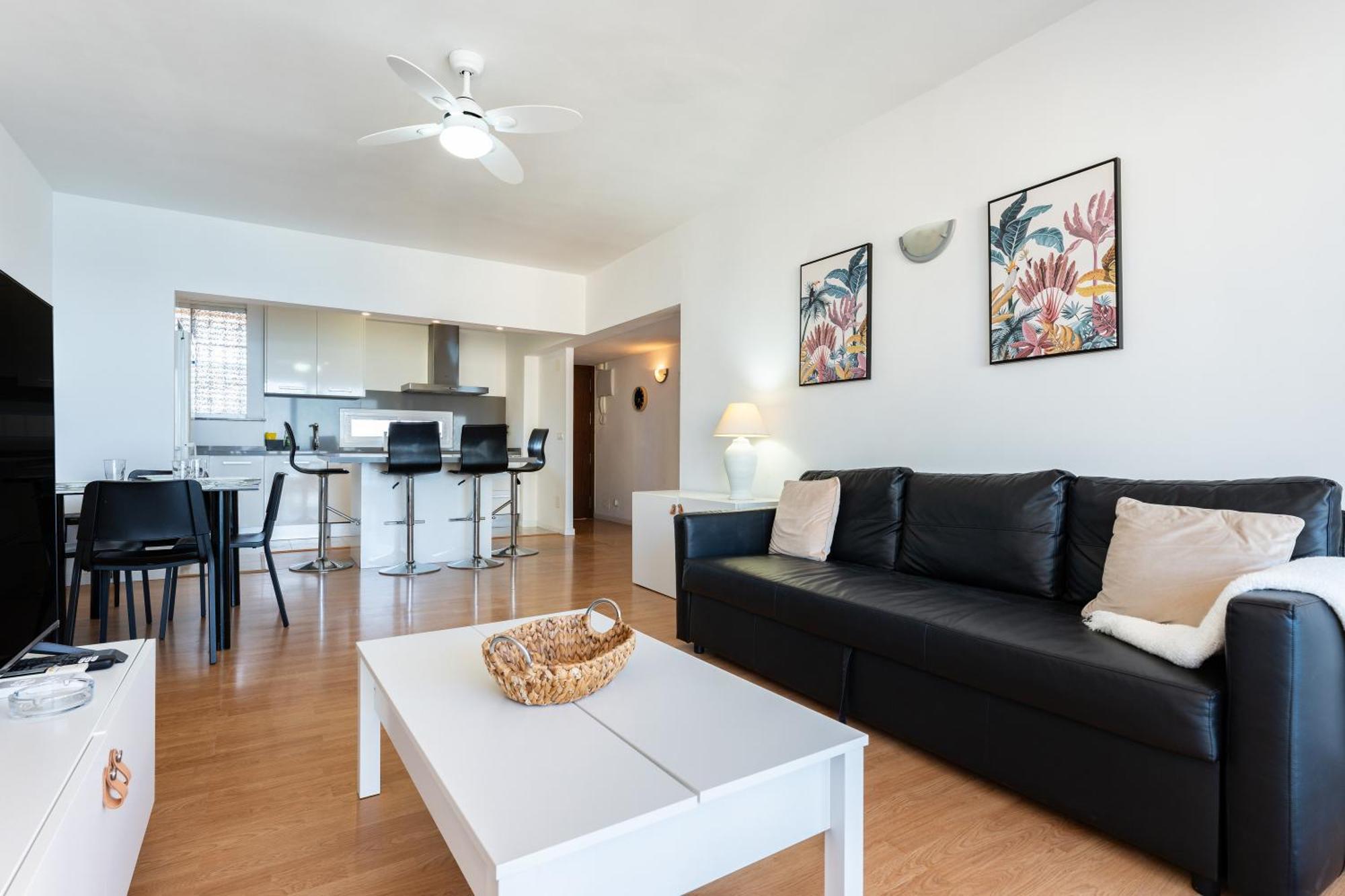 2 Bed 1 Bath Very Bright Fuengirola
