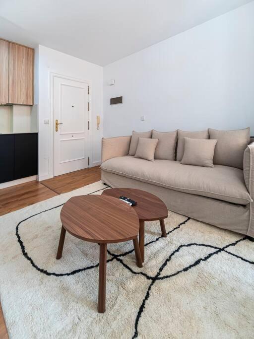 Cozy In With Views Apartment