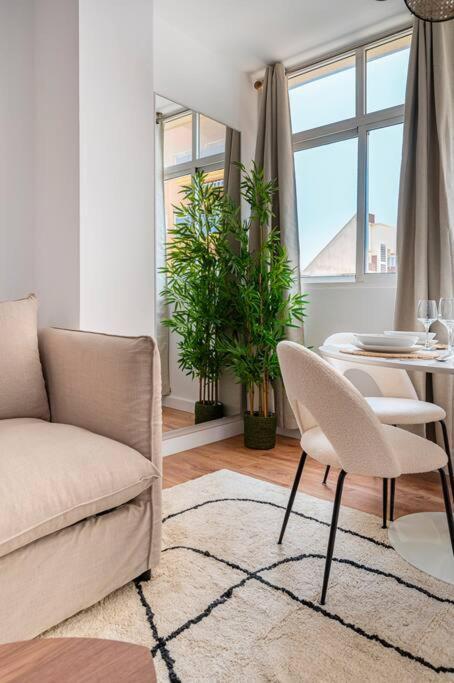 Cozy In With Views Apartment