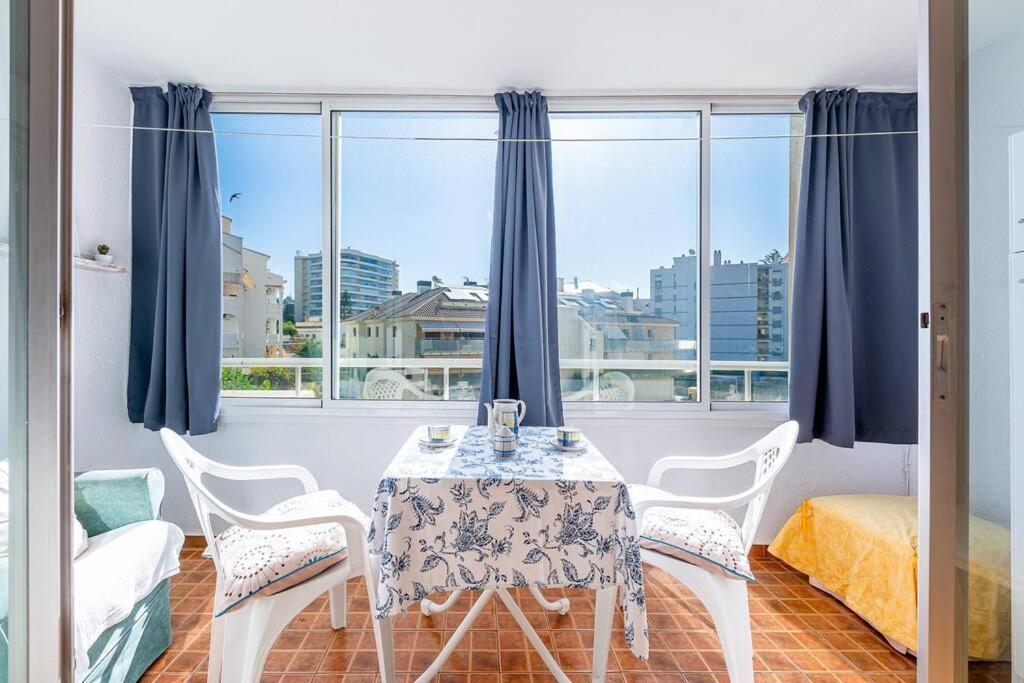 Apartment Spacious With Pool, 3 Min From The