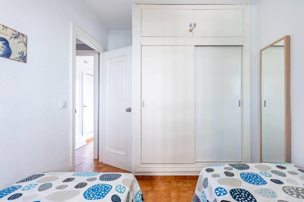 Apartment Spacious With Pool, 3 Min From The