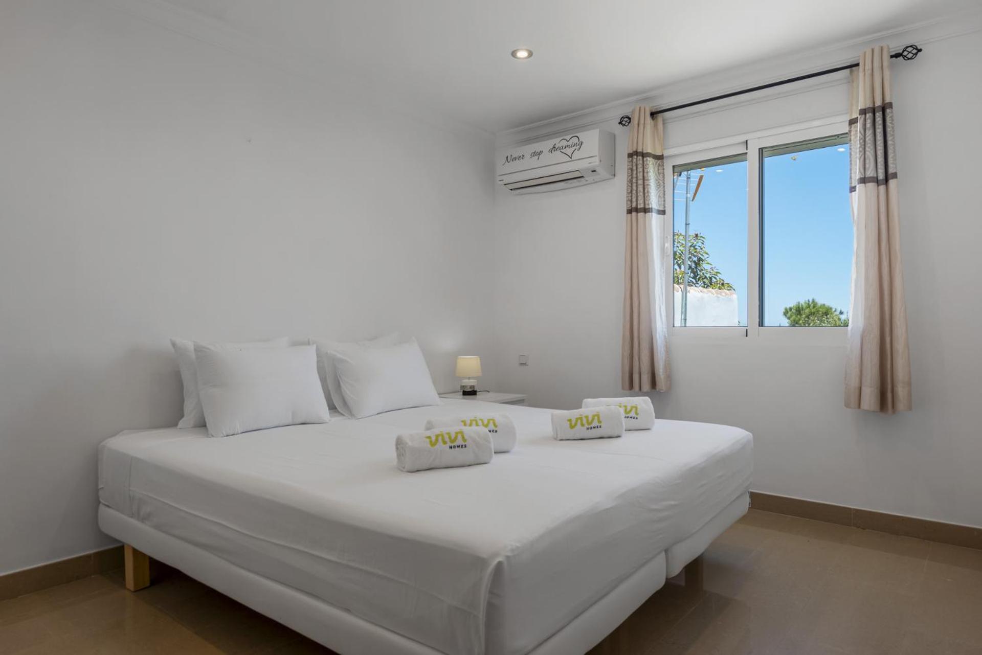 De Haro - Garden, Terrace, Pool & Sea View Villa