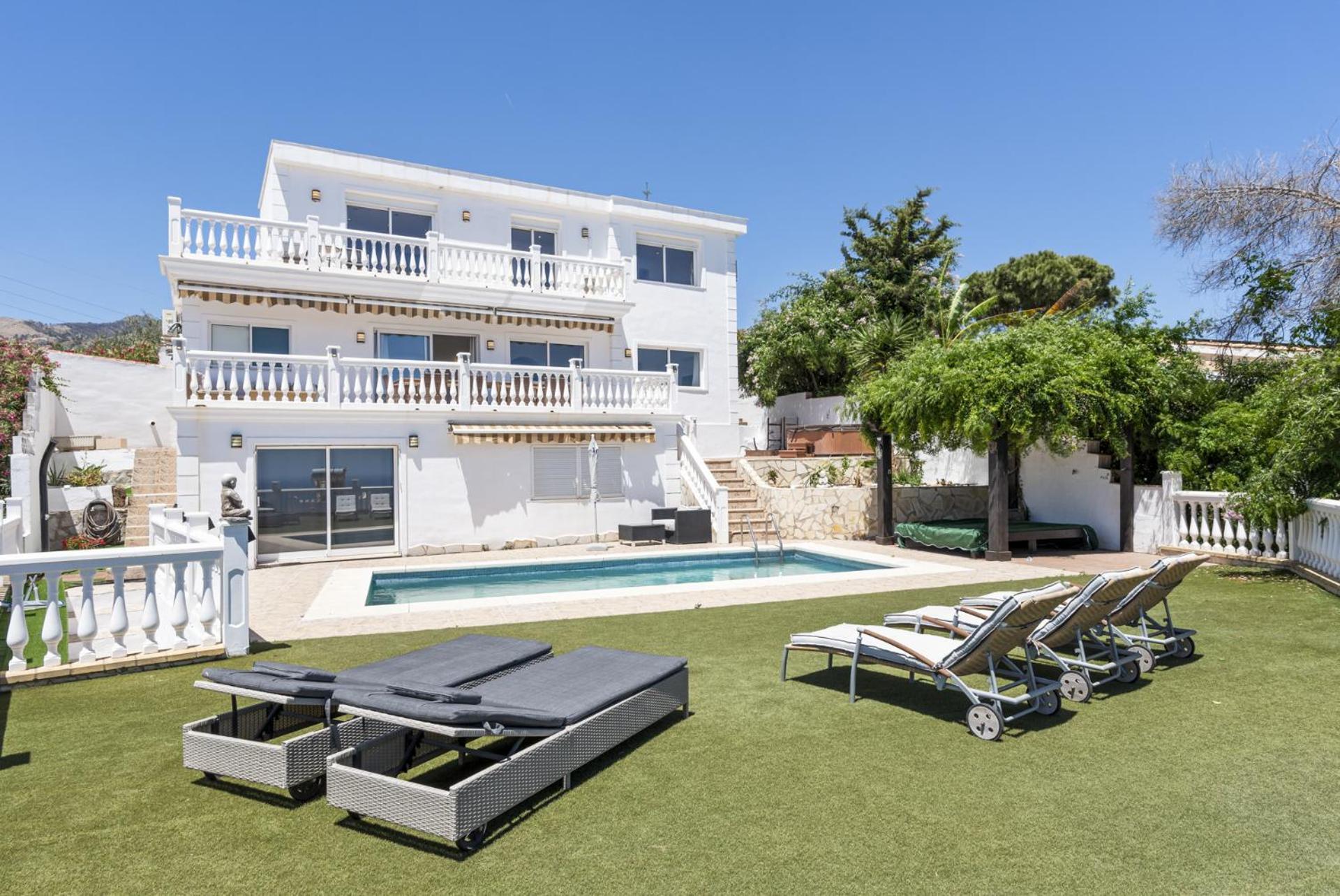 De Haro - Garden, Terrace, Pool & Sea View Villa *