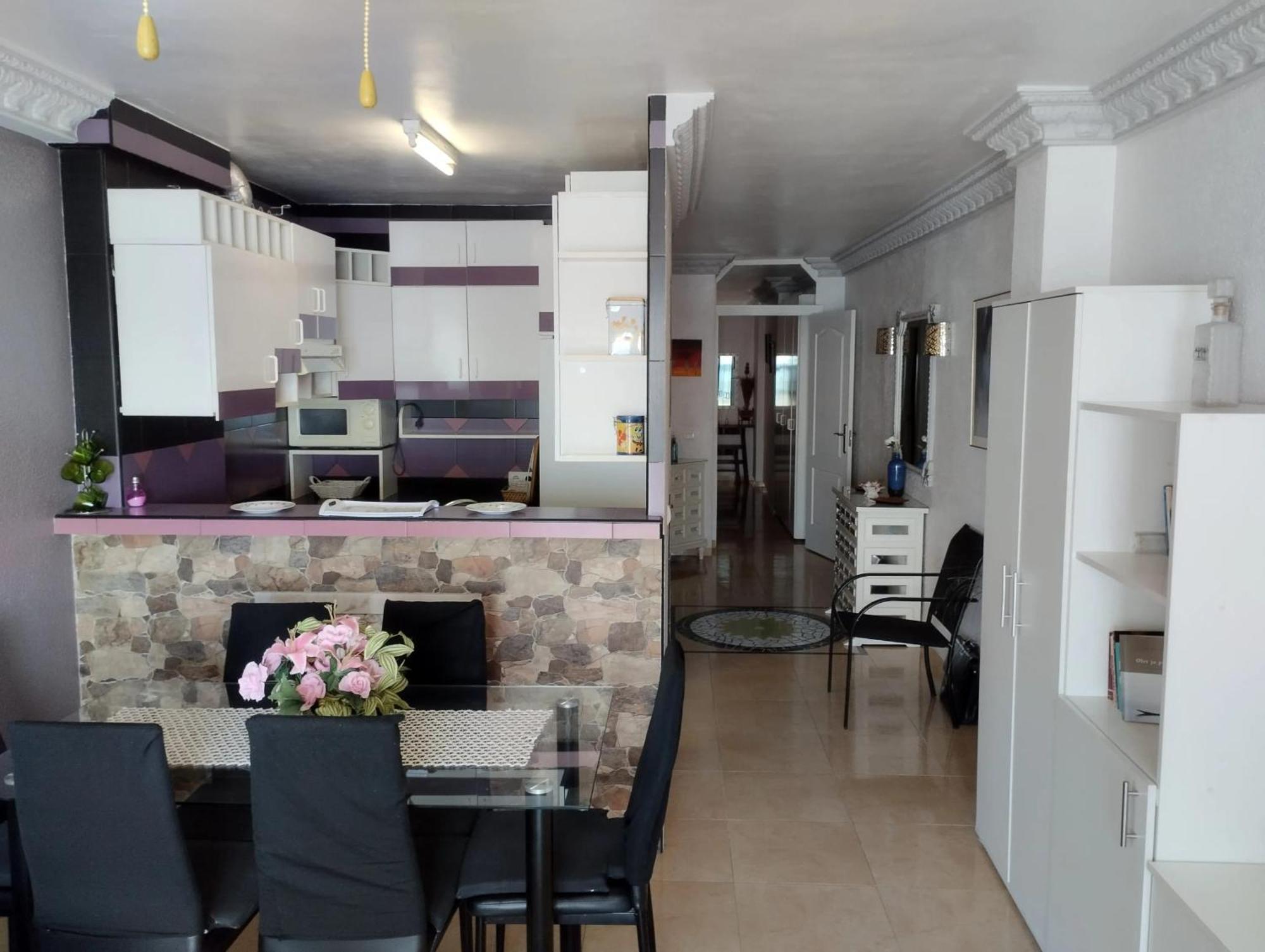 Spacious With Sea And Mountain Views In 95m² Apartment