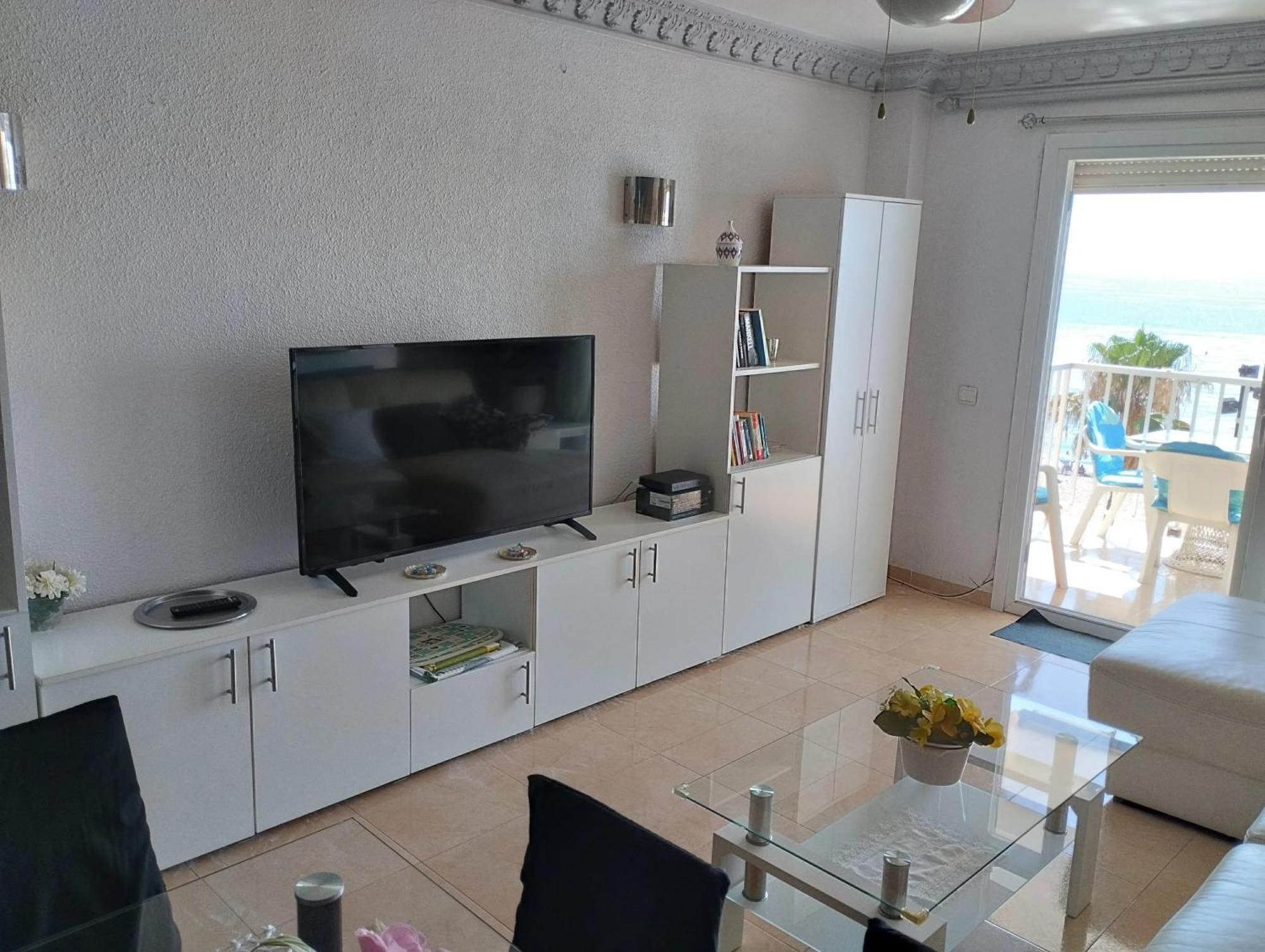 Apartment Spacious With Sea And Mountain Views In 95m²