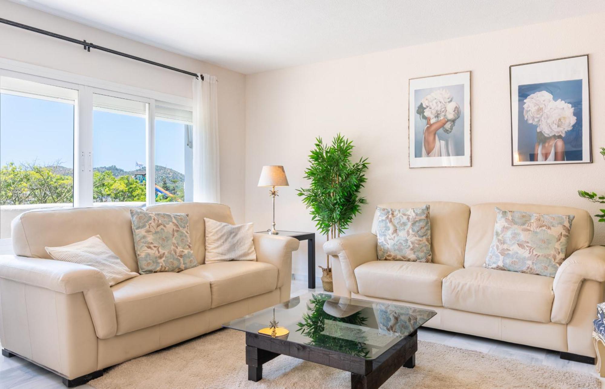 Apartamento Aquamijas Retreat - Modern Comfort Near Aguamijas Water Park Fuengirola