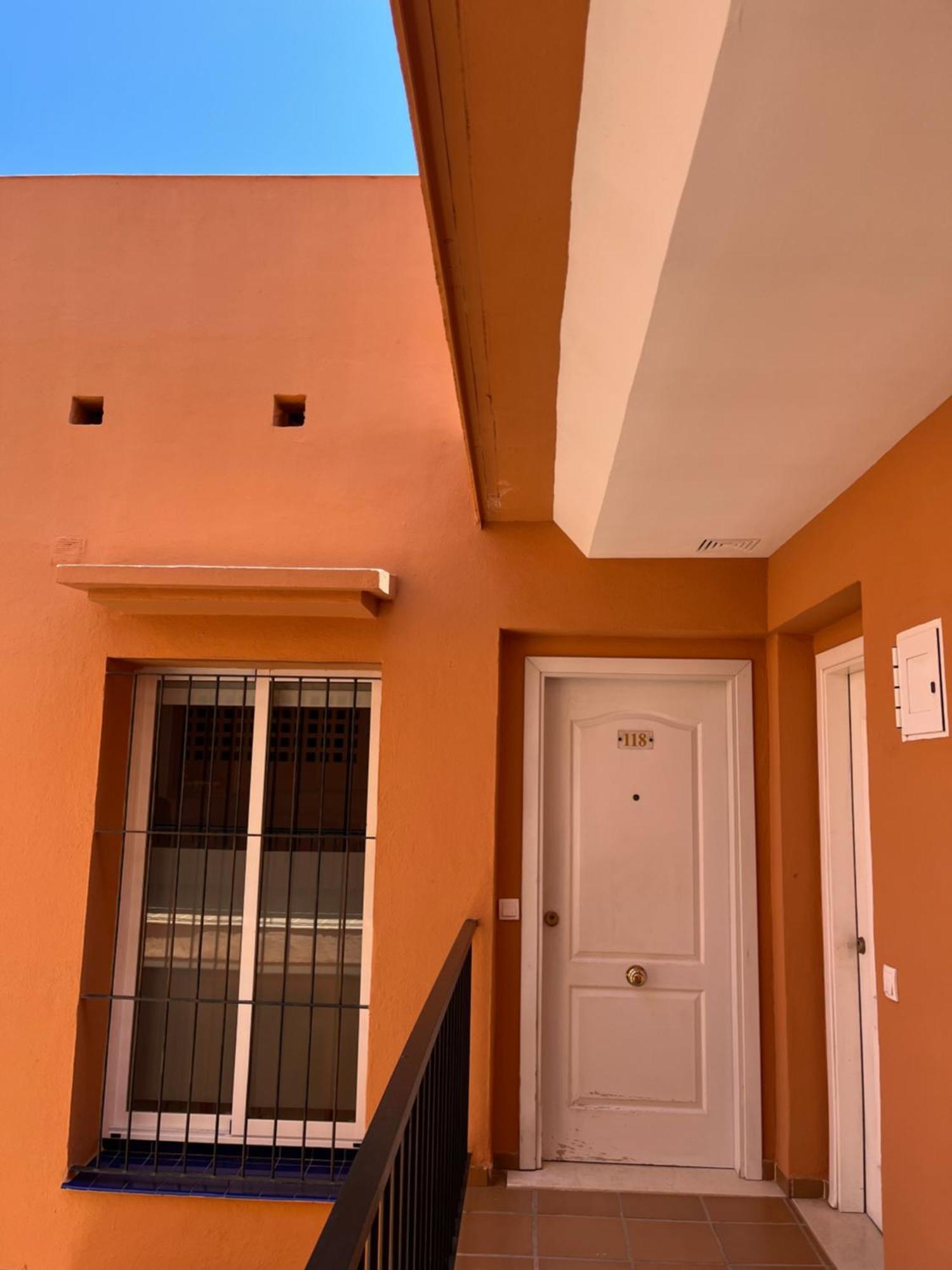 Apartamento Atico Con Vistas Al Mar Y Con Piscina Frente A Castillo Sohail
