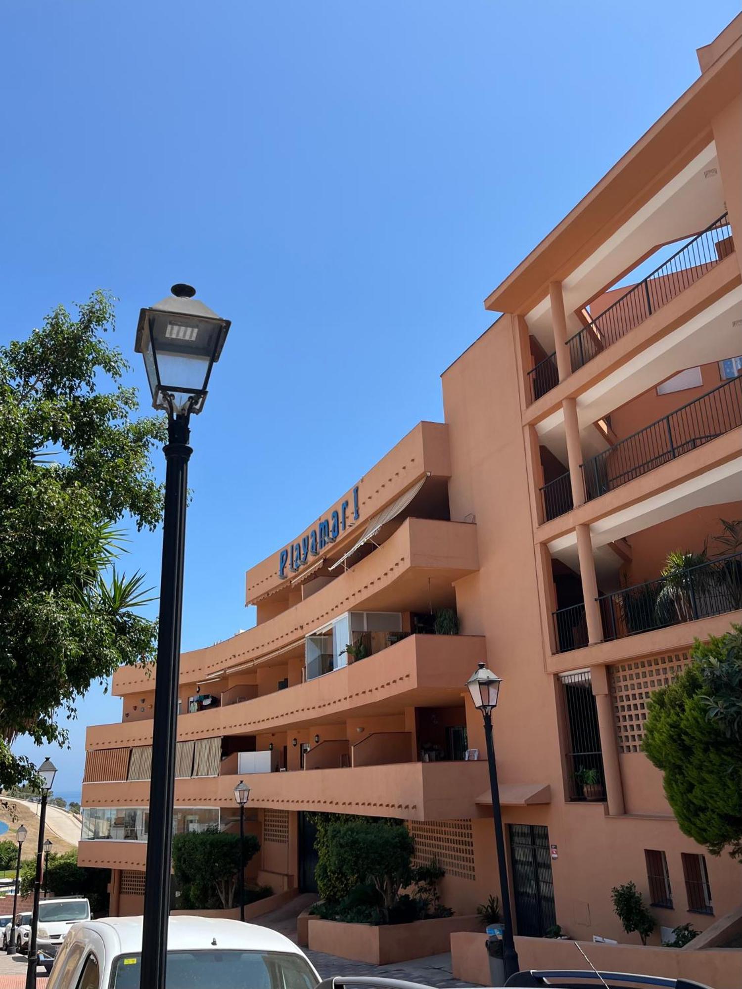 Apartamento Atico Con Vistas Al Mar Y Con Piscina Frente A Castillo Sohail