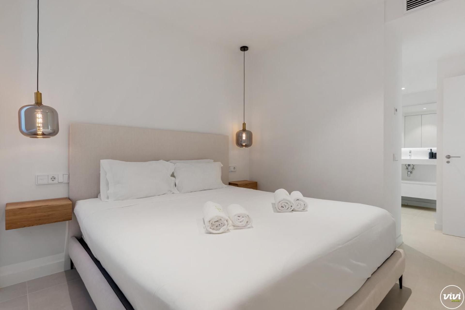 Vivi Homes - Gerrard Jacuzzi, Terrace, Pool & Sea Vew Apartment *