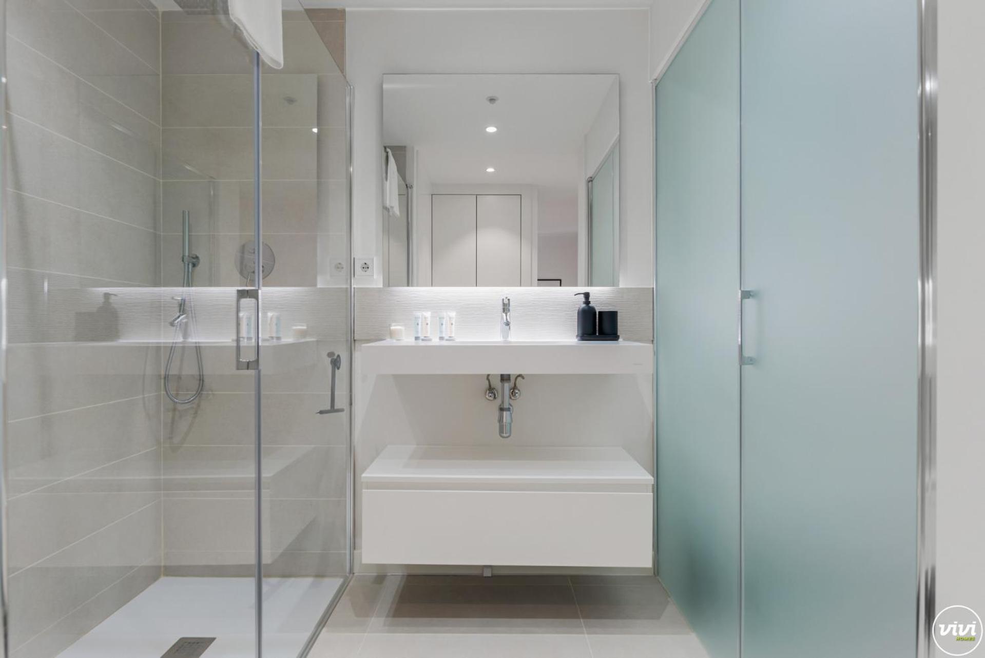 Vivi Homes - Gerrard Jacuzzi, Terrace, Pool & Sea Vew *