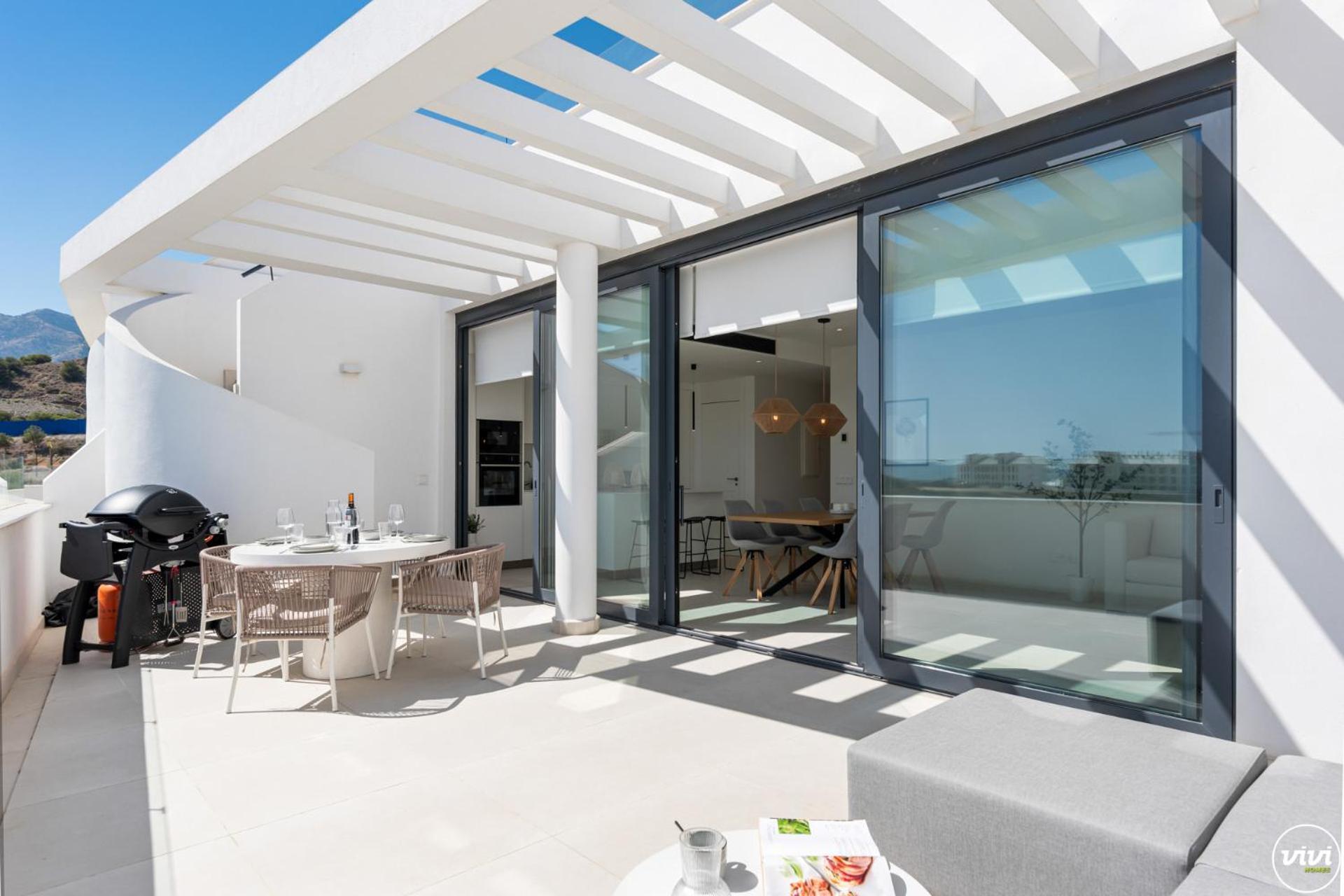 Vivi Homes - Gerrard Jacuzzi, Terrace, Pool & Sea Vew Apartment *