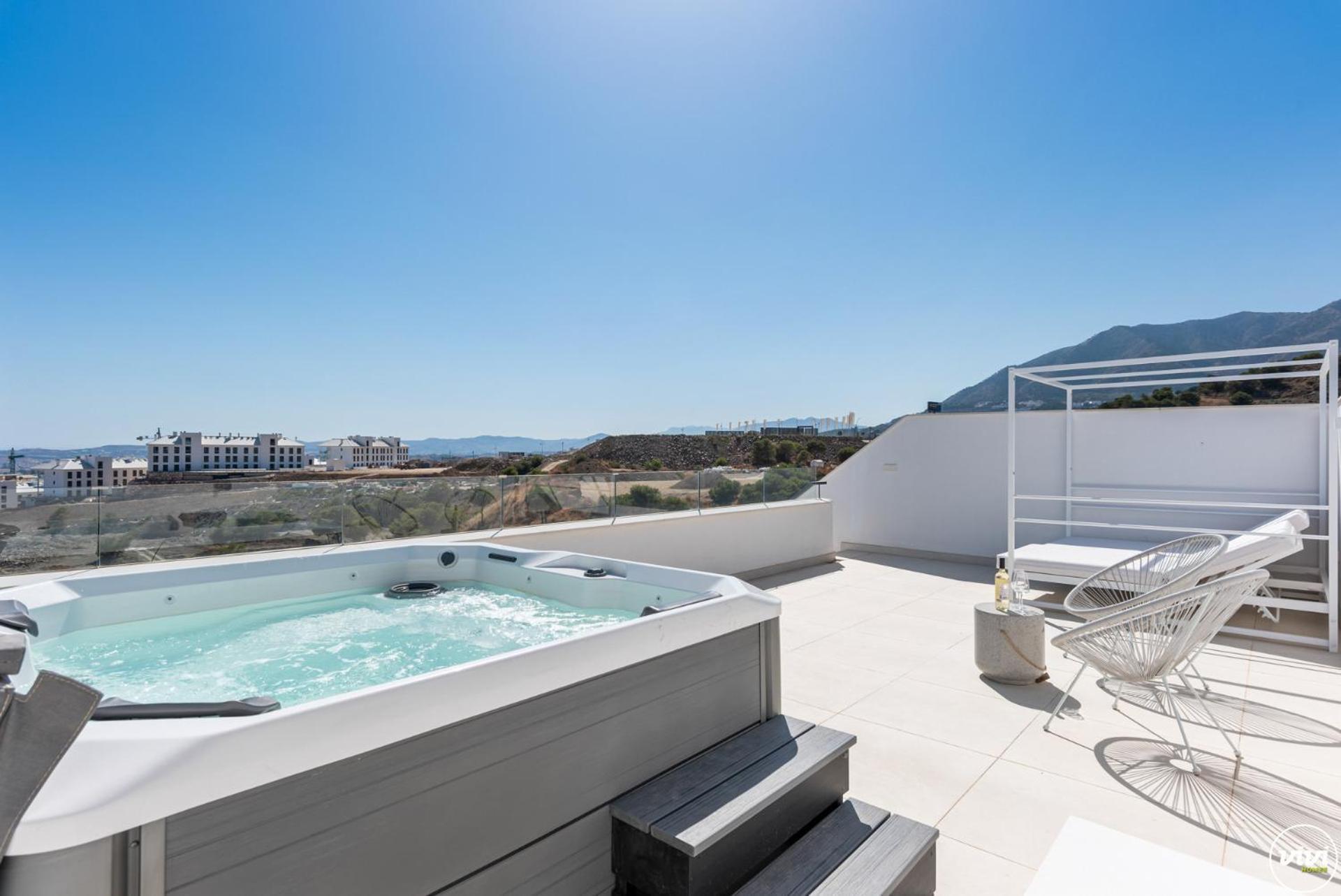 Vivi Homes - Gerrard Jacuzzi, Terrace, Pool & Sea Vew Apartment
