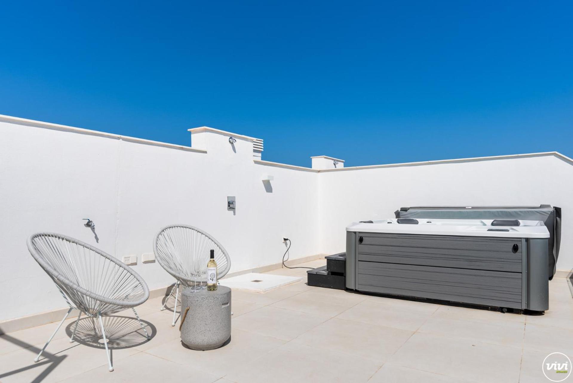Vivi Homes - Gerrard Jacuzzi, Terrace, Pool & Sea Vew