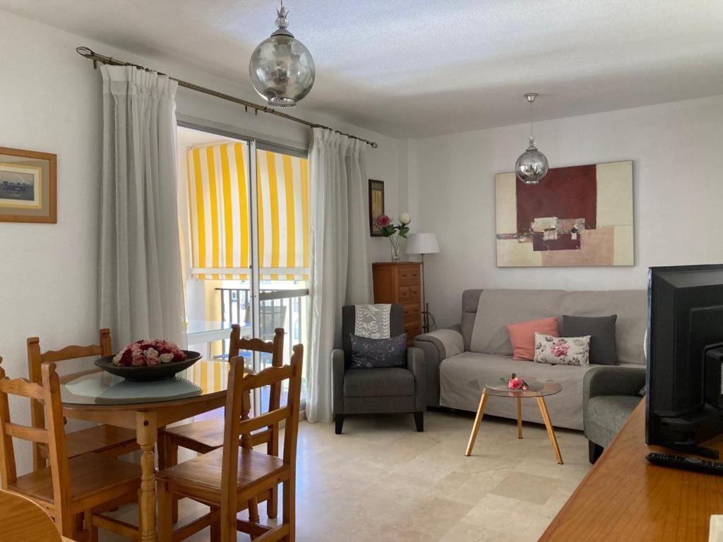Camelias, Apartment *