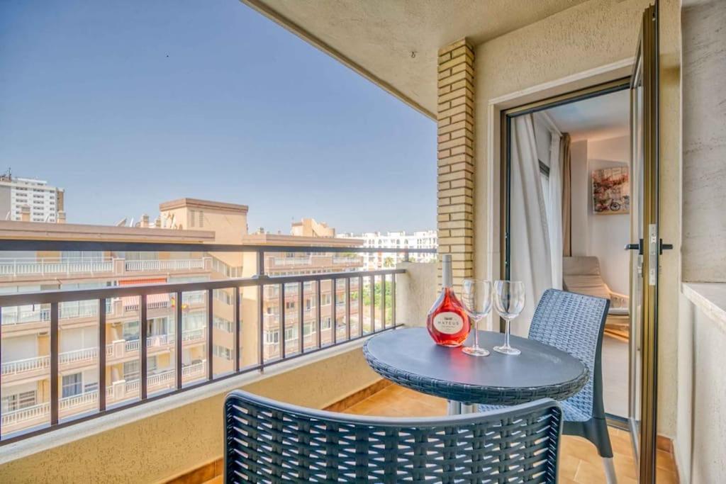 118 - Modern Beachfront Apartment *