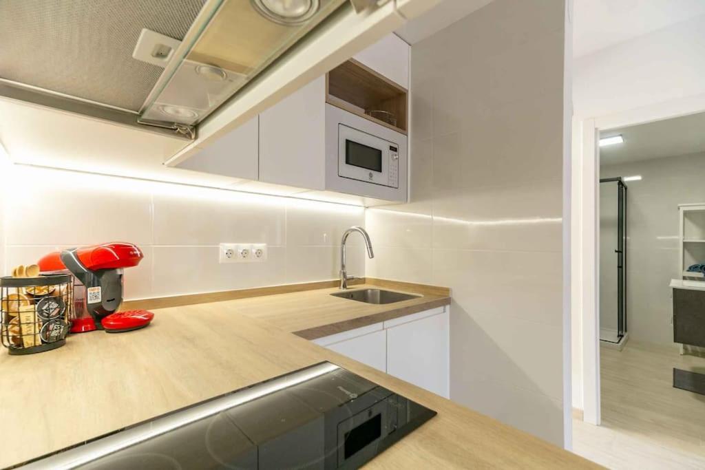 118 - Modern Beachfront Apartment