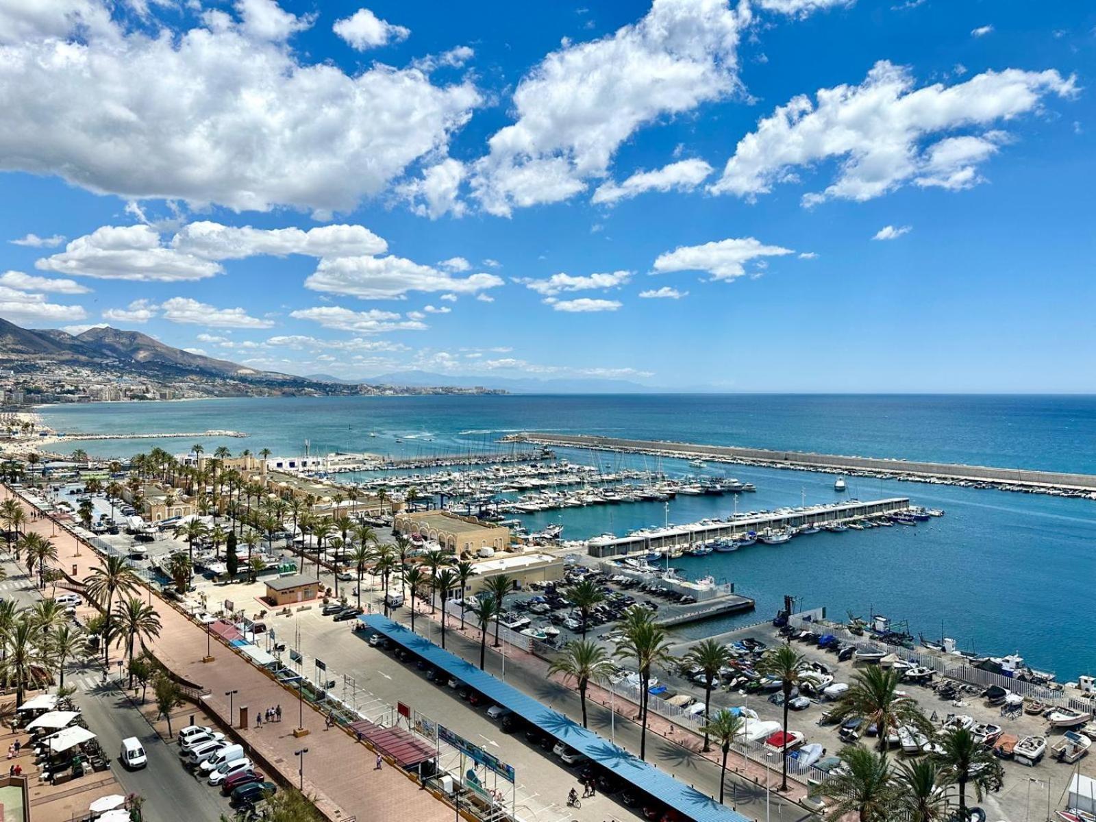 Costa Del Sol Seaside - 5 Mins From Apartment *