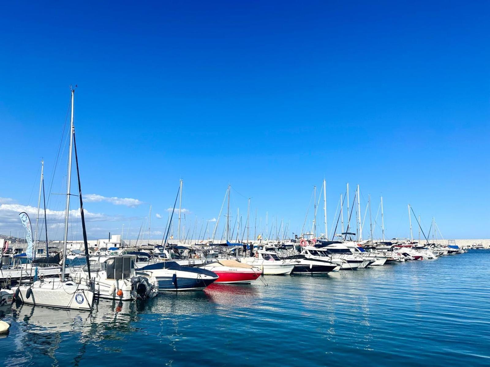 Costa Del Sol Seaside - 5 Mins From Apartment
