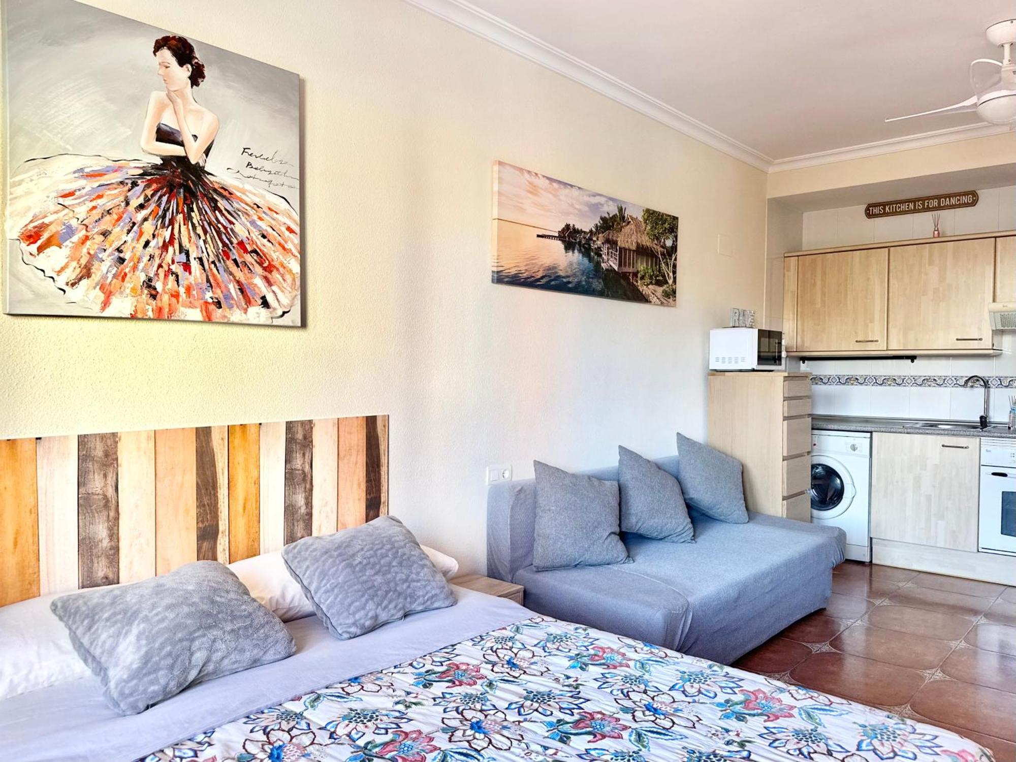 Costa Del Sol Seaside - 5 Mins From Apartment *