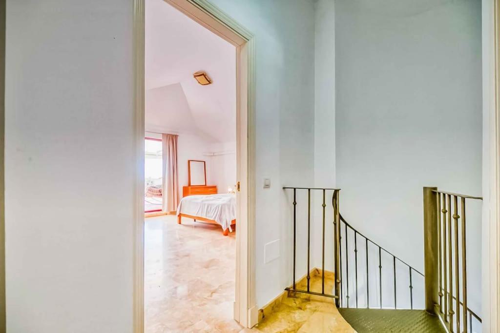120 - Cozy Duplex Penthouse With Panoramic Views *