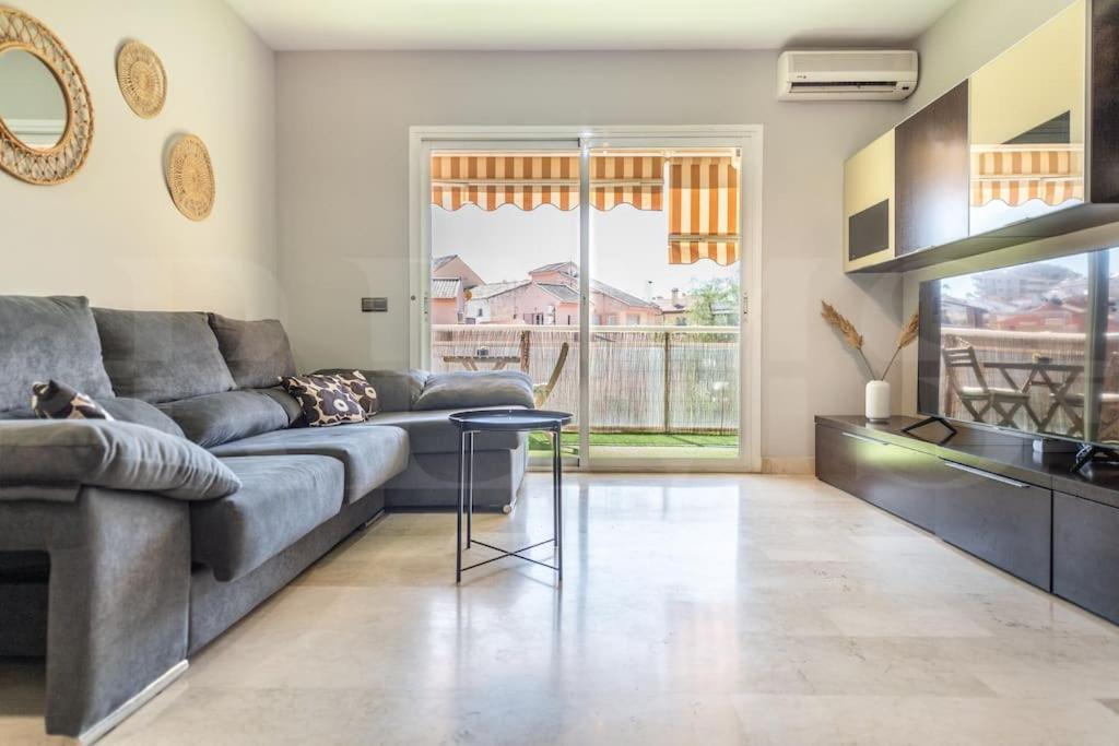 Serene With Balcony And View By Rems Apartamento *