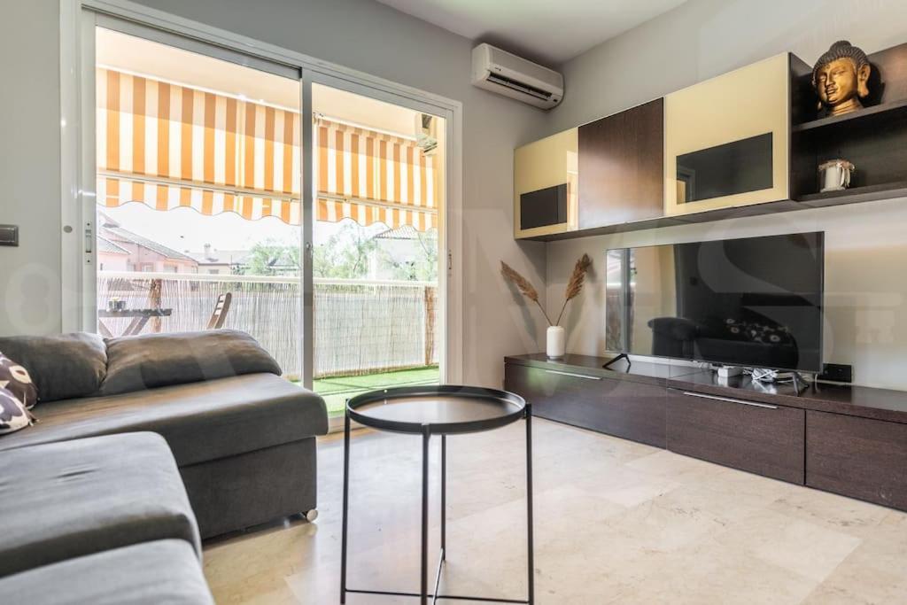 Apartamento Serene With Balcony And View By Rems *