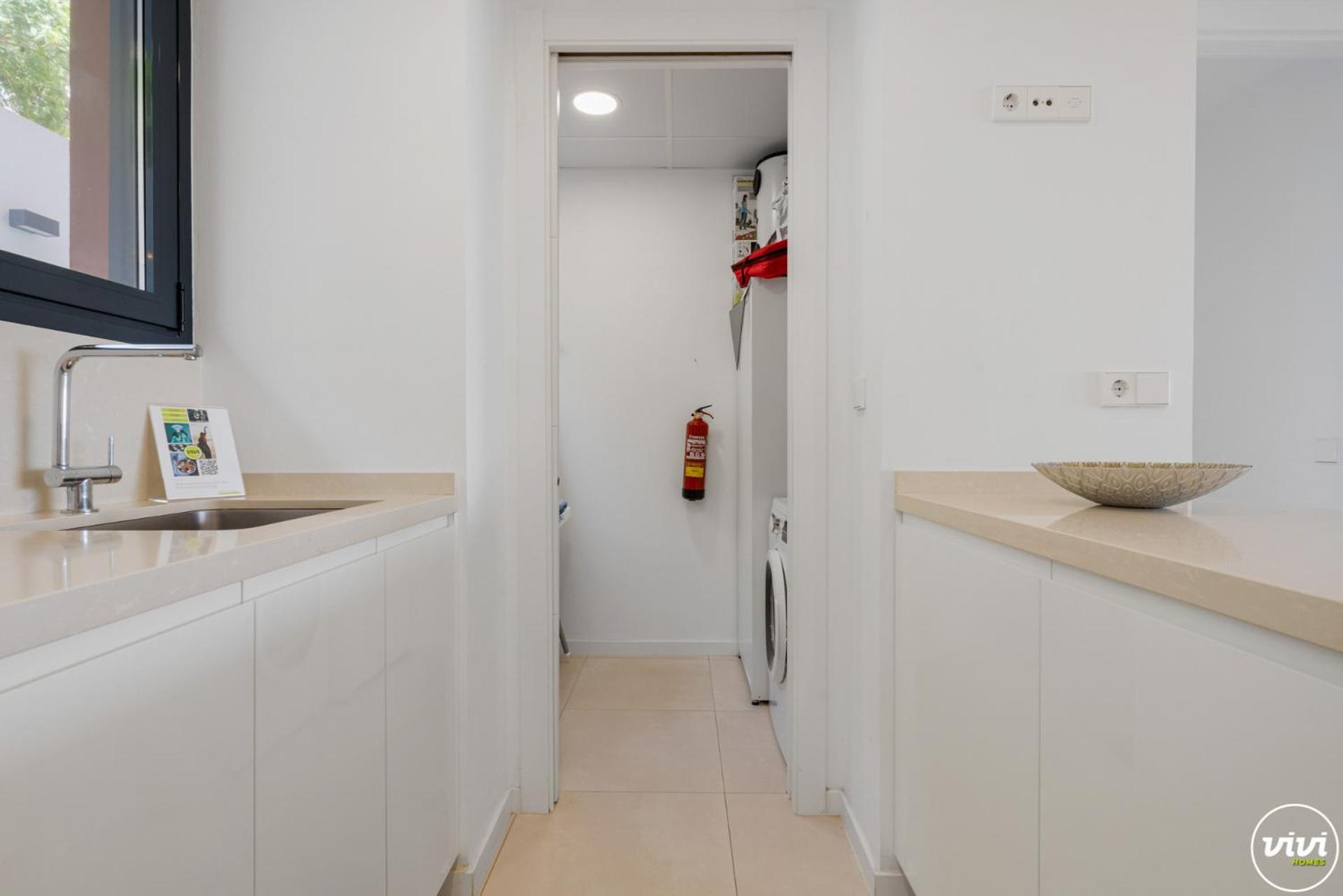 Vivi Homes - Boa Pool, Terrace & Sea View Apartment